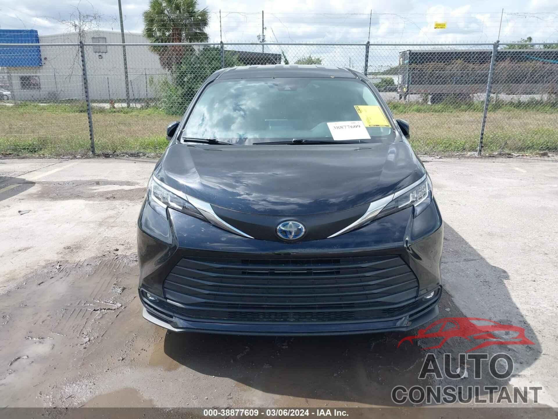 TOYOTA SIENNA 2021 - 5TDKRKEC8MS013367