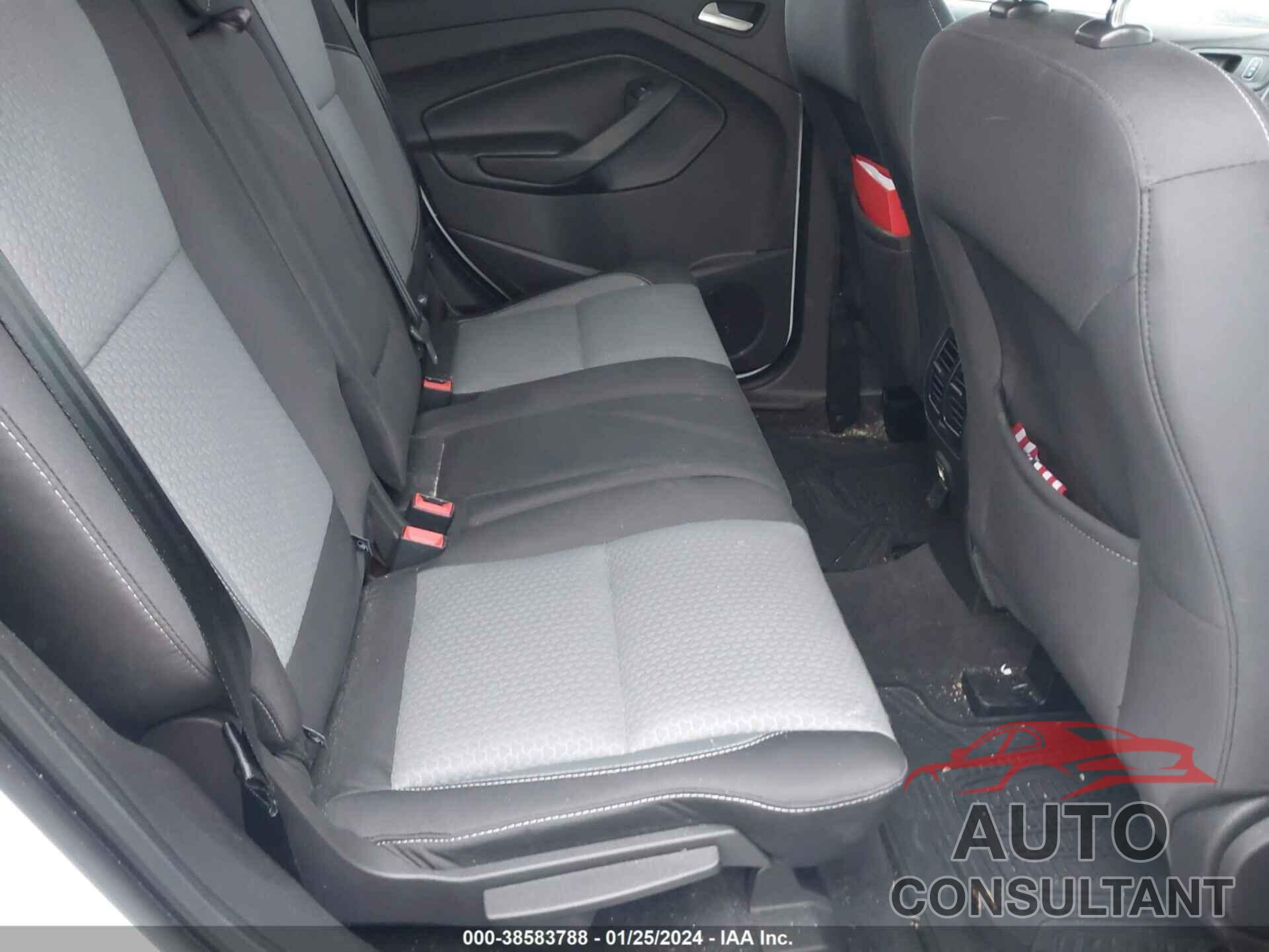 FORD ESCAPE 2017 - 1FMCU9GD7HUC54156