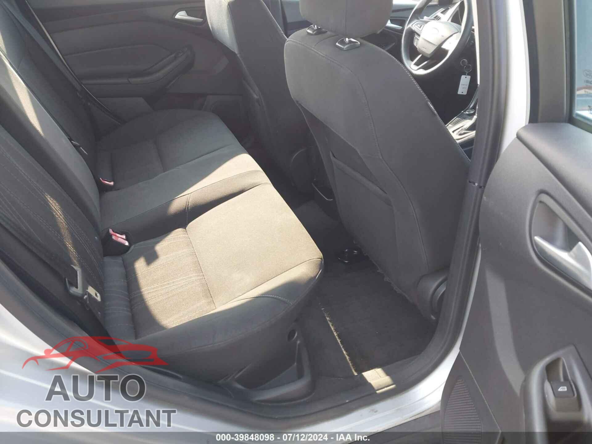 FORD FOCUS 2015 - 1FADP3F2XFL234327