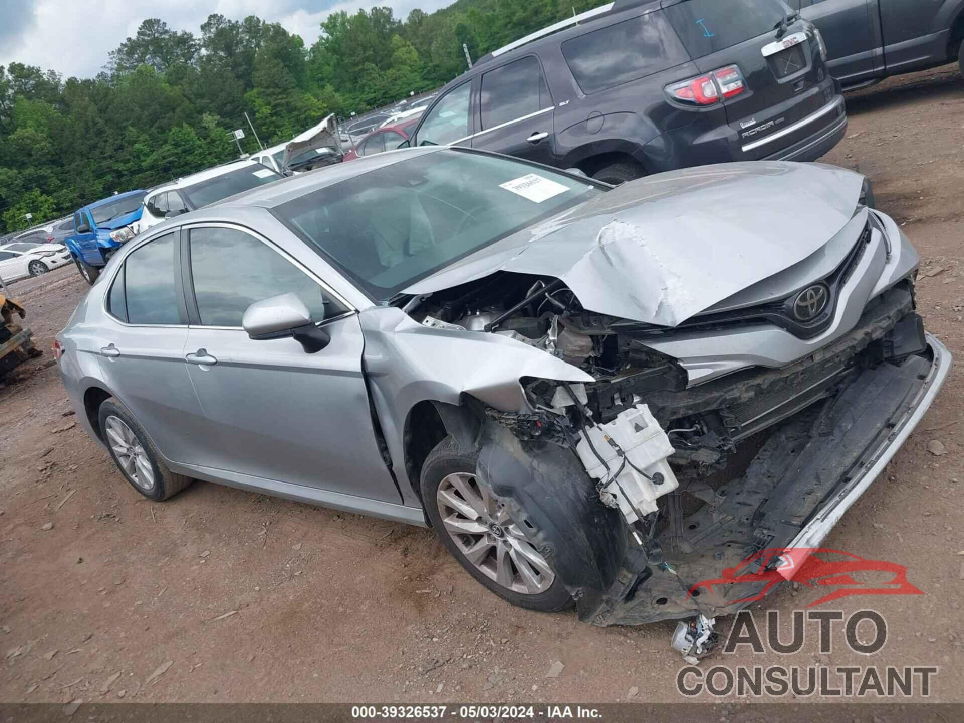TOYOTA CAMRY 2018 - 4T1B11HK2JU153230