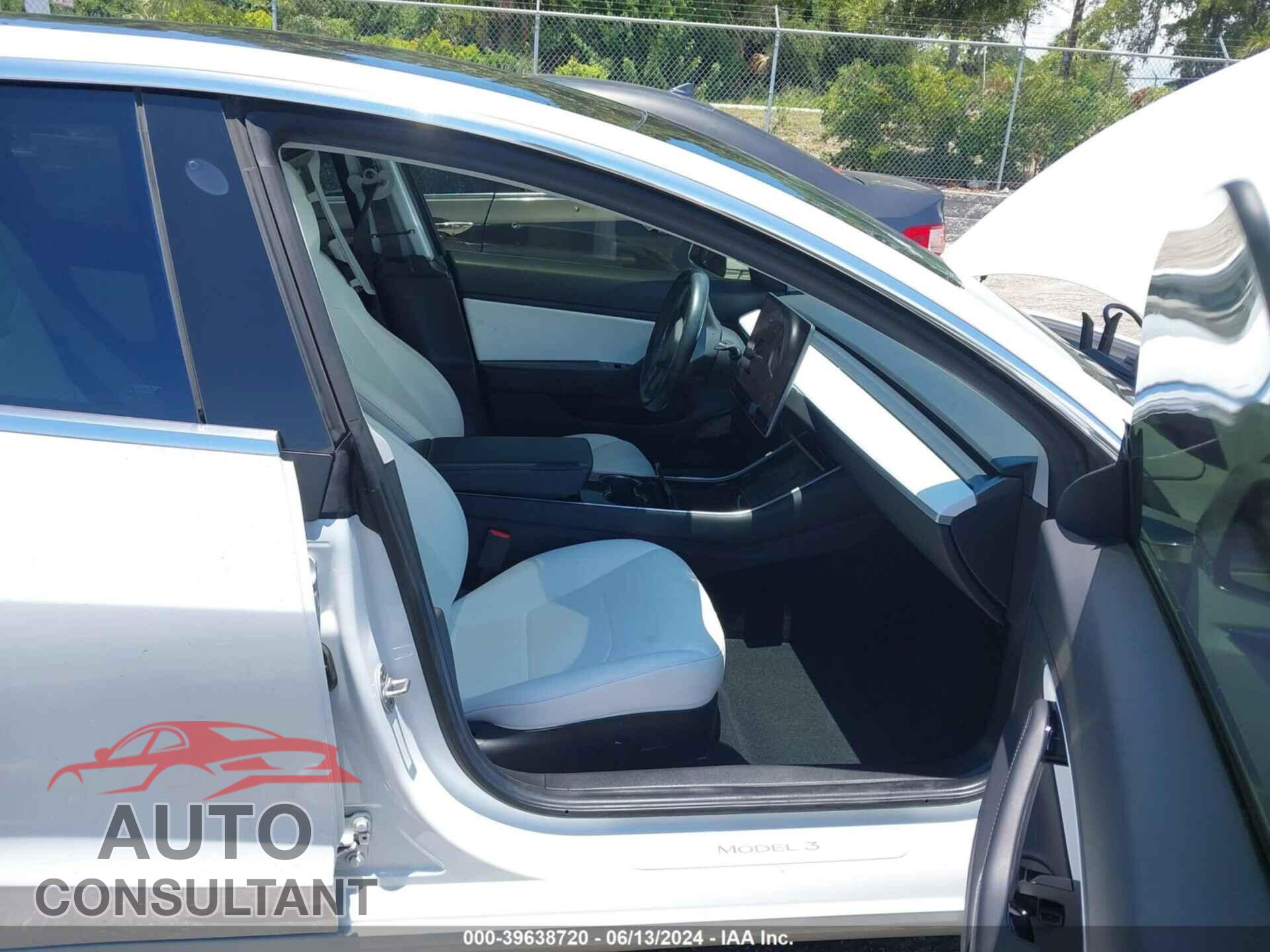 TESLA MODEL 3 2018 - 5YJ3E1EBXJF055900