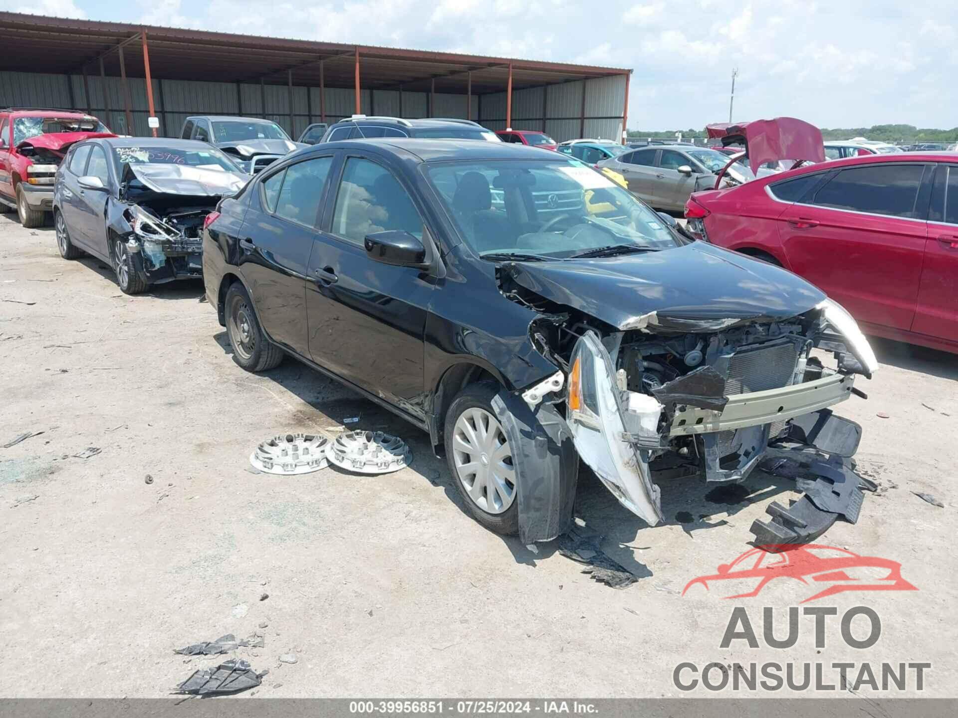 NISSAN VERSA 2018 - 3N1CN7AP9JL807594