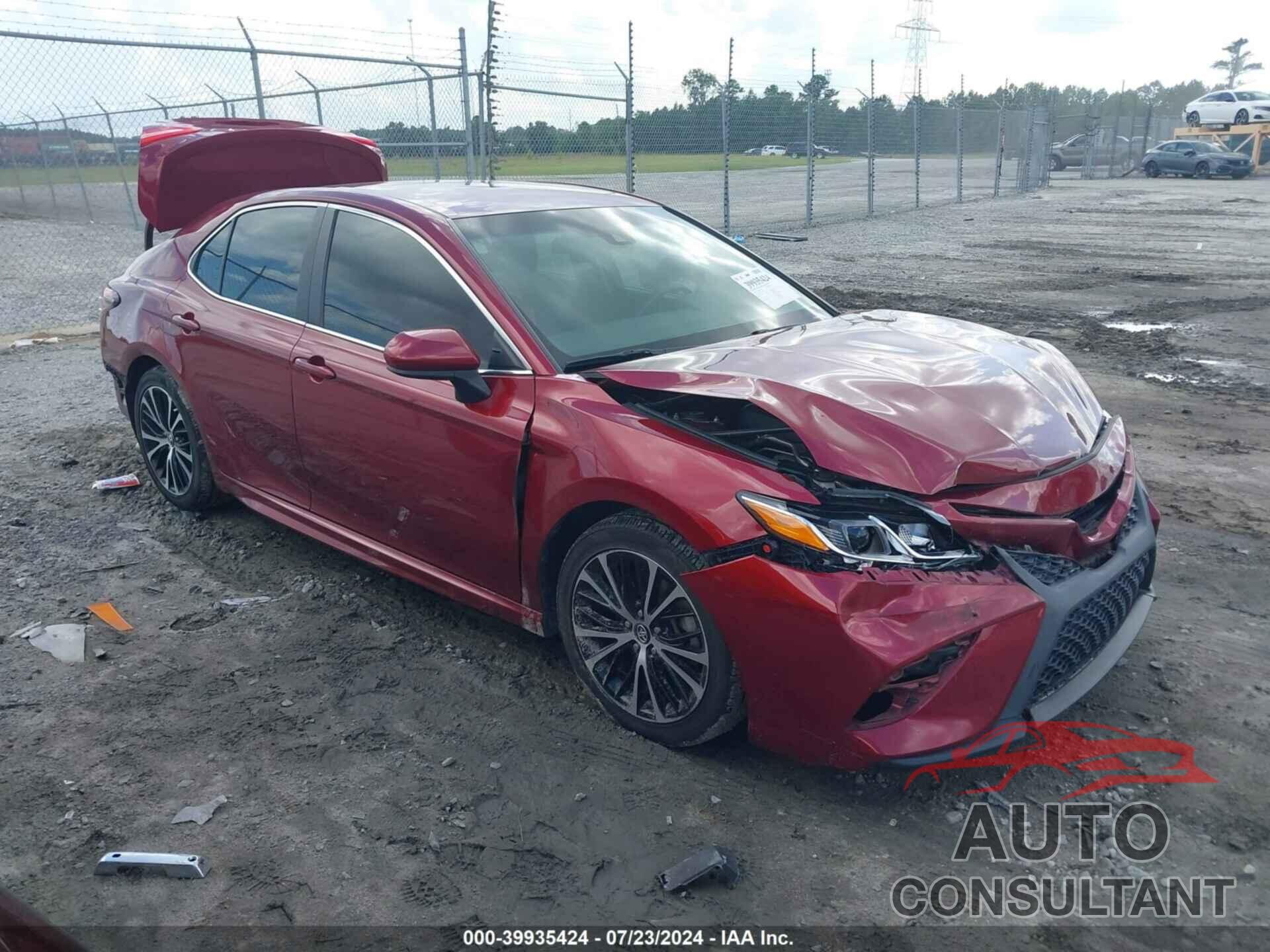 TOYOTA CAMRY 2018 - 4T1B11HK9JU580484