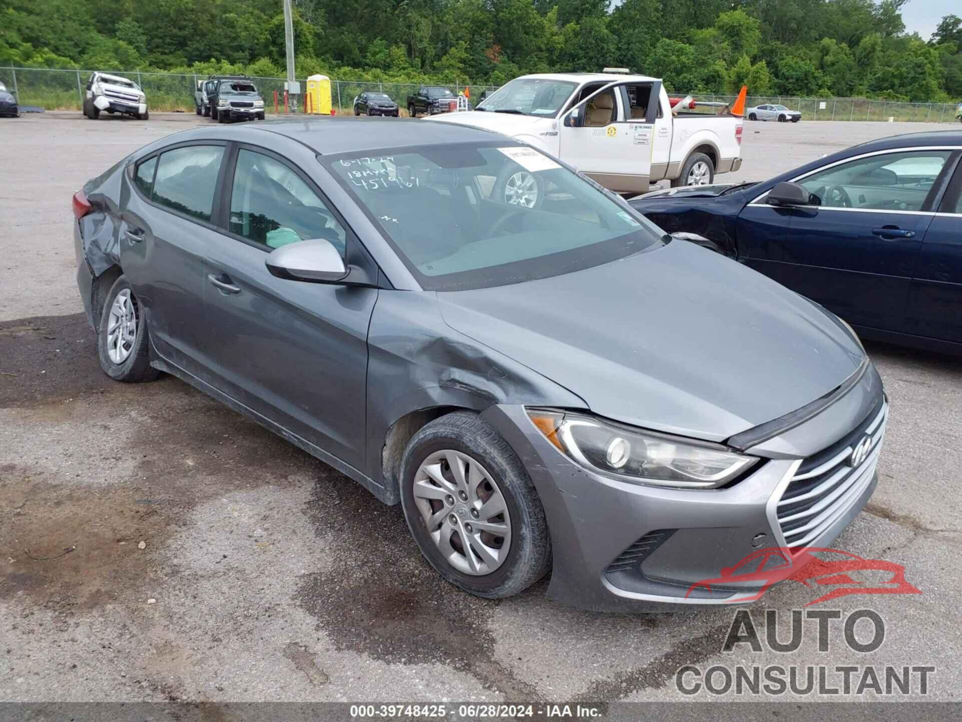 HYUNDAI ELANTRA 2018 - KMHD74LF5JU451967