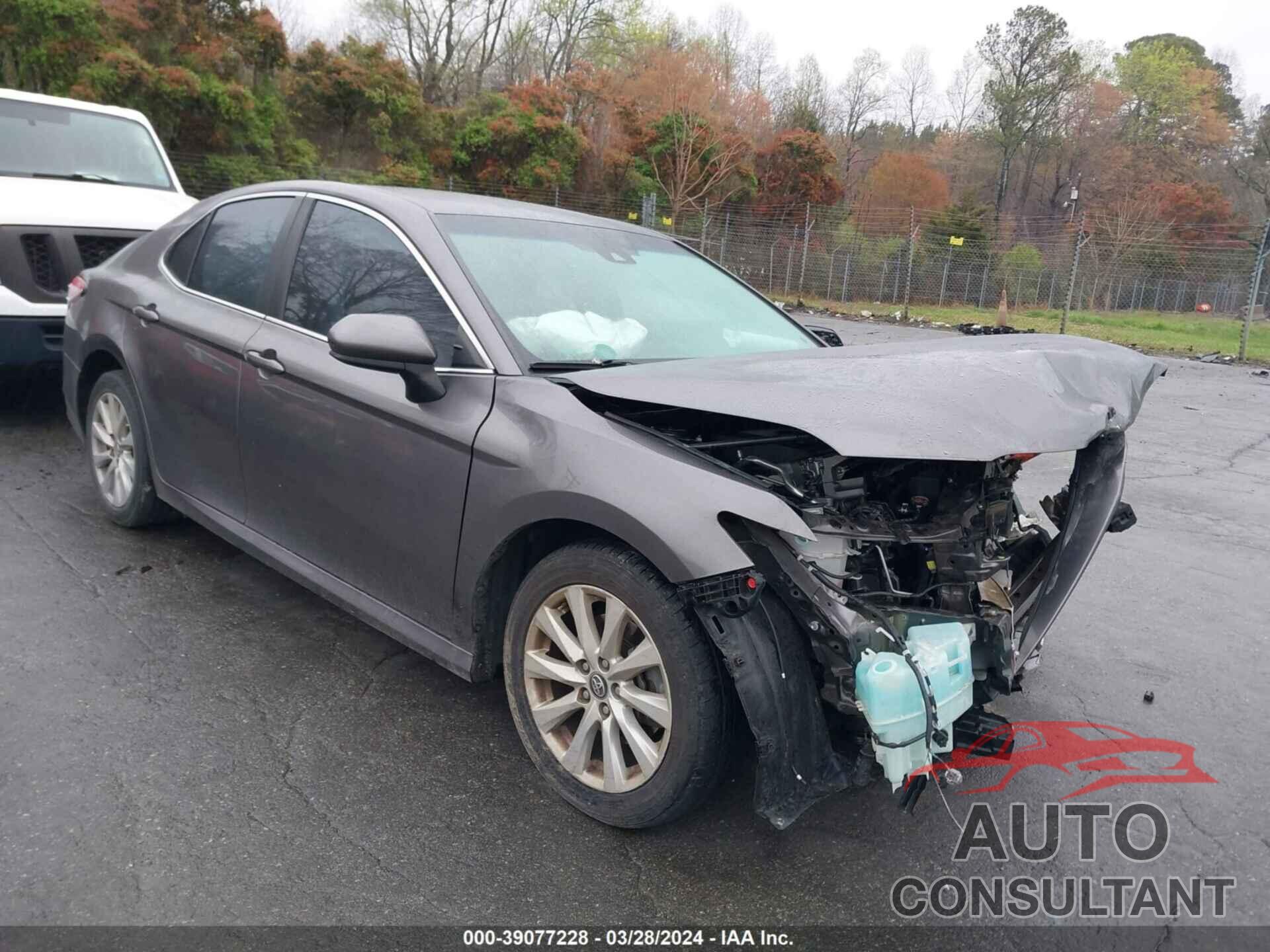 TOYOTA CAMRY 2018 - 4T1B11HK2JU671421