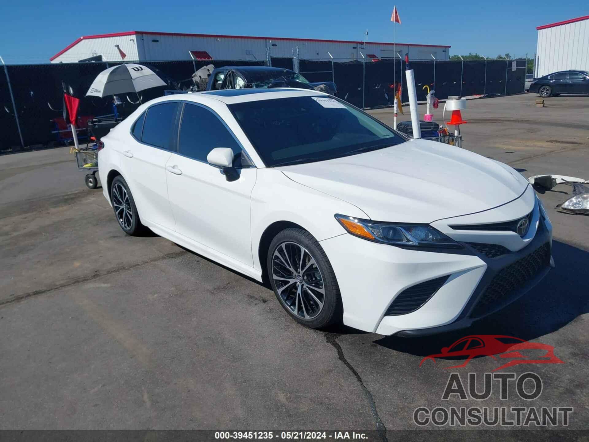 TOYOTA CAMRY 2018 - 4T1B11HK6JU110428