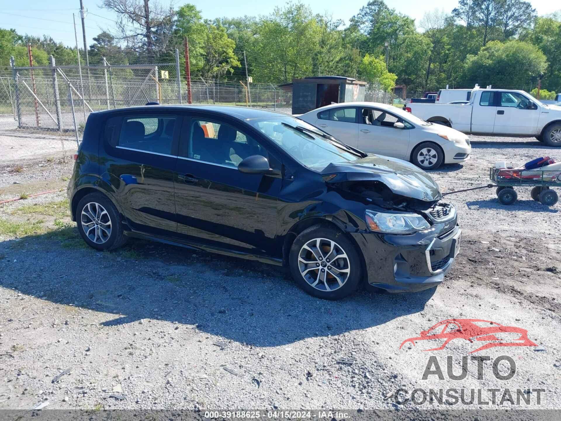 CHEVROLET SONIC 2018 - 1G1JD6SH2J4102319