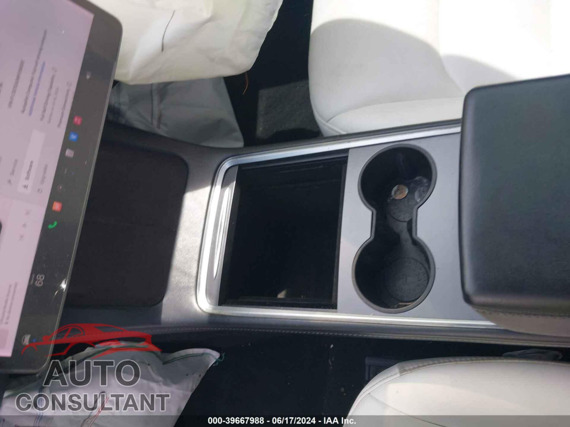 TESLA MODEL 3 2021 - 5YJ3E1EA5MF096561