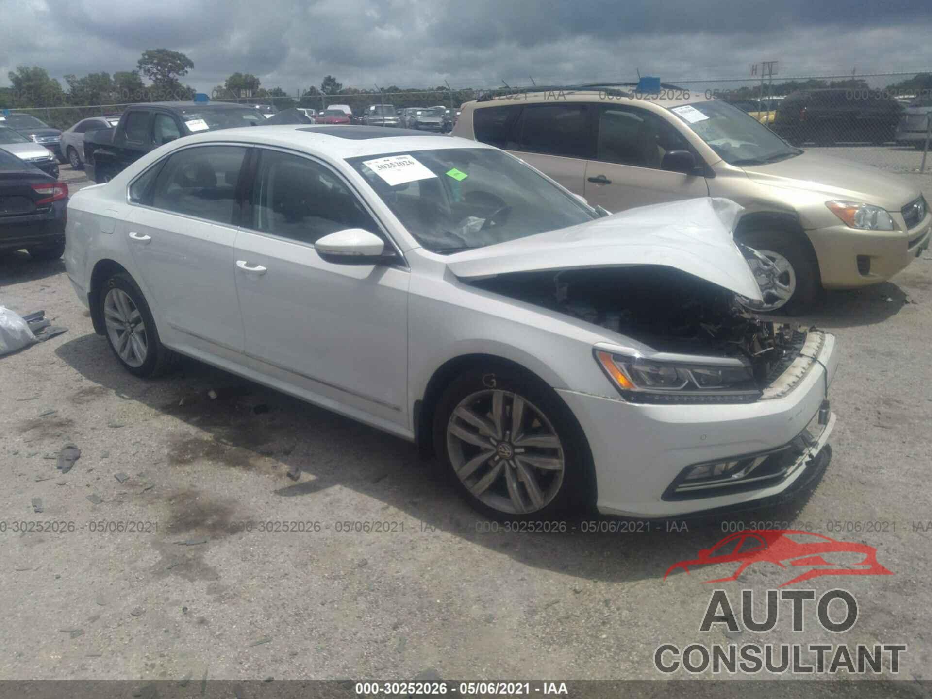 VOLKSWAGEN PASSAT 2017 - 1VWGT7A32HC049876