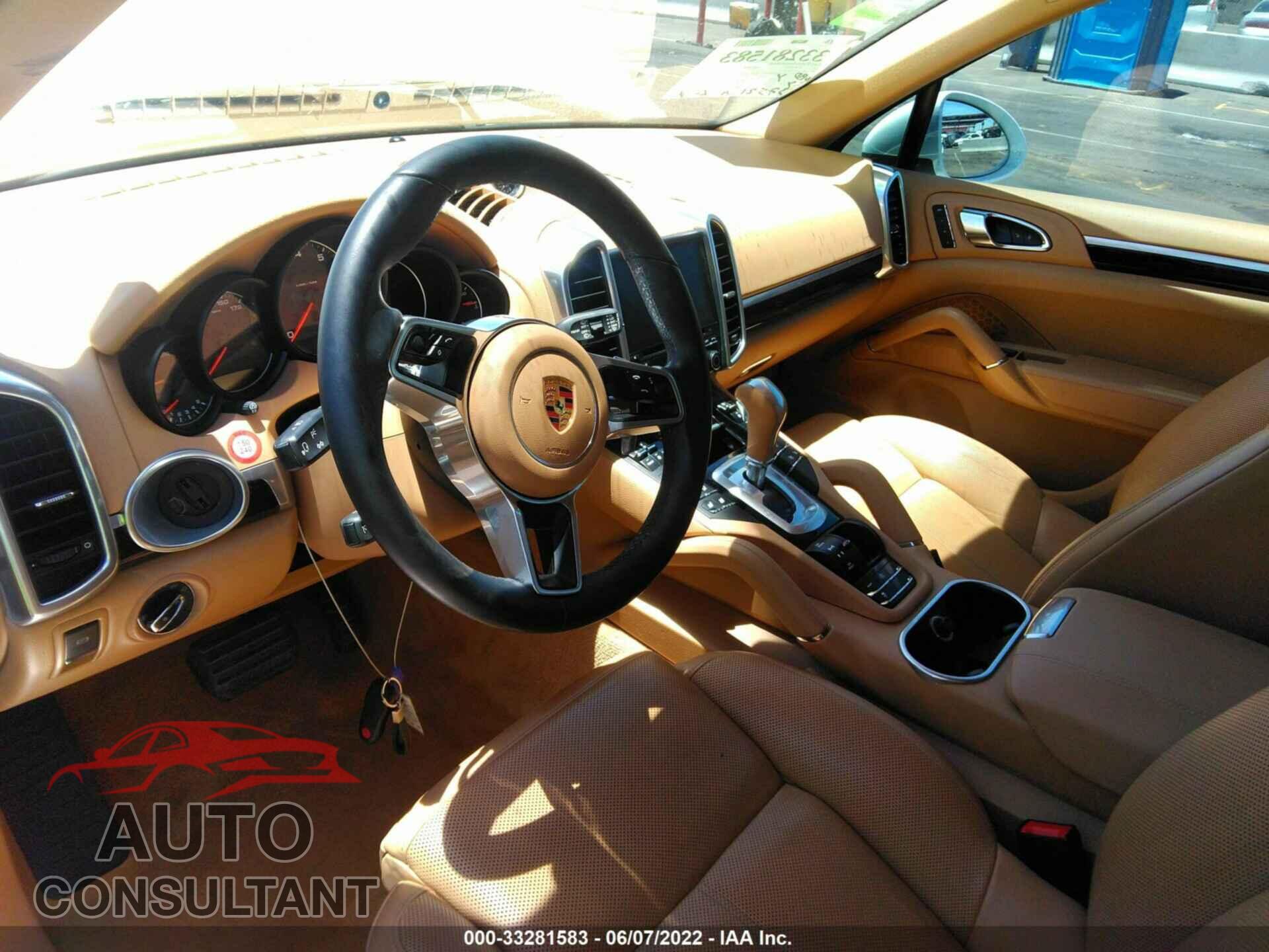 PORSCHE CAYENNE 2017 - WP1AA2A29HKA81155