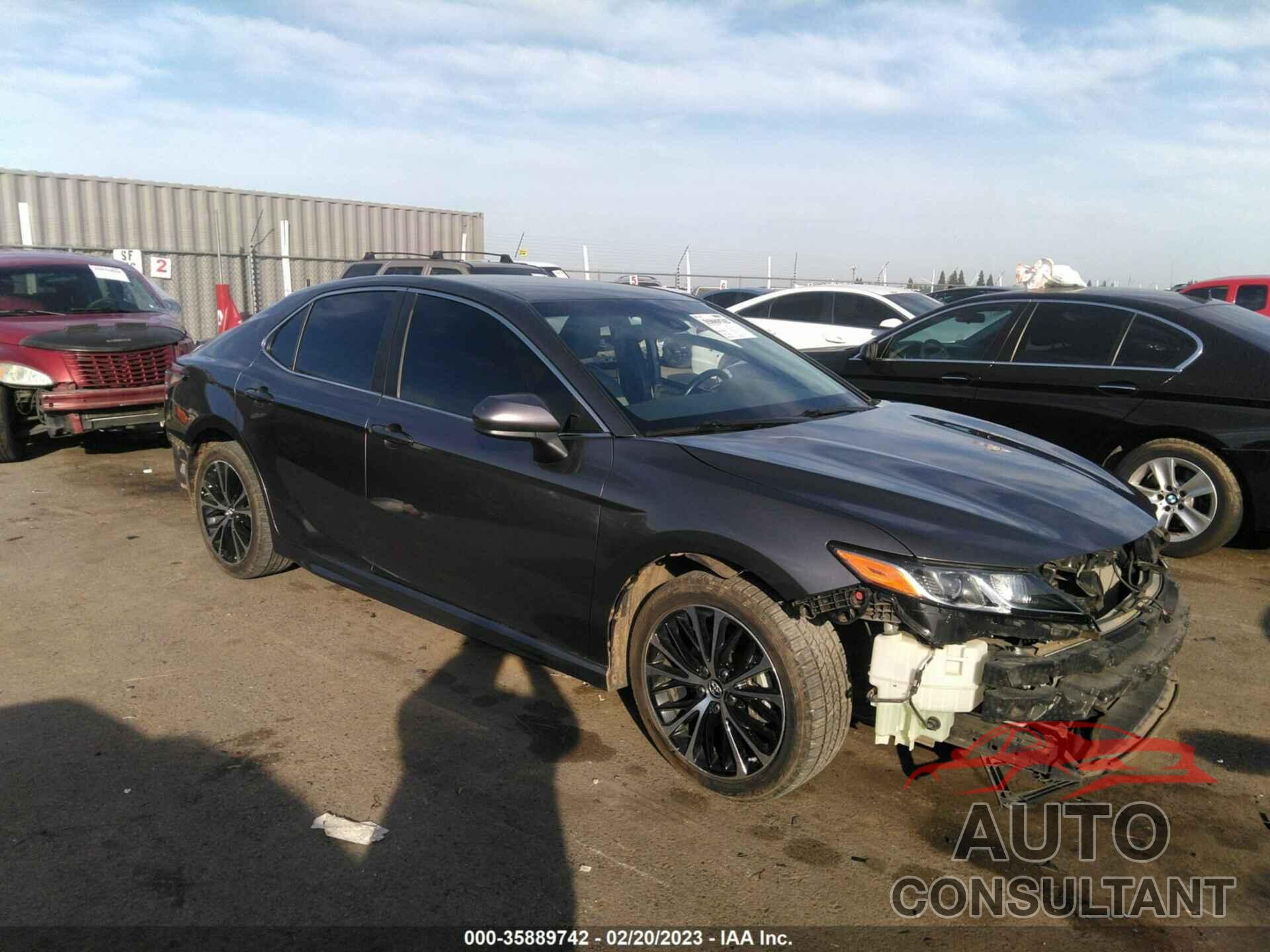 TOYOTA CAMRY 2018 - 4T1B11HK1JU100258