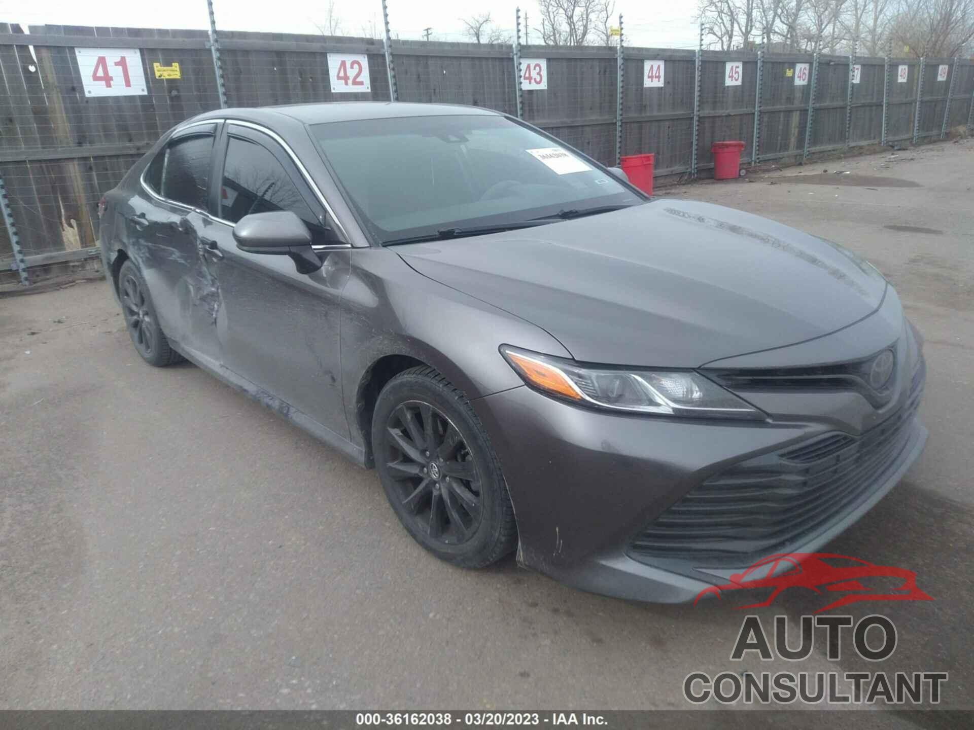 TOYOTA CAMRY 2018 - 4T1B11HK2JU087035