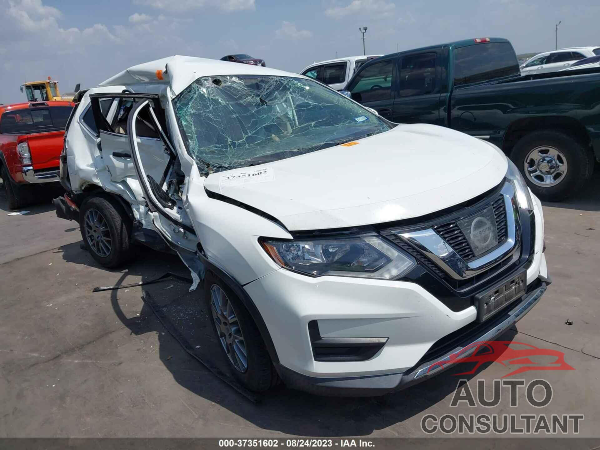 NISSAN ROGUE 2017 - KNMAT2MT6HP581177