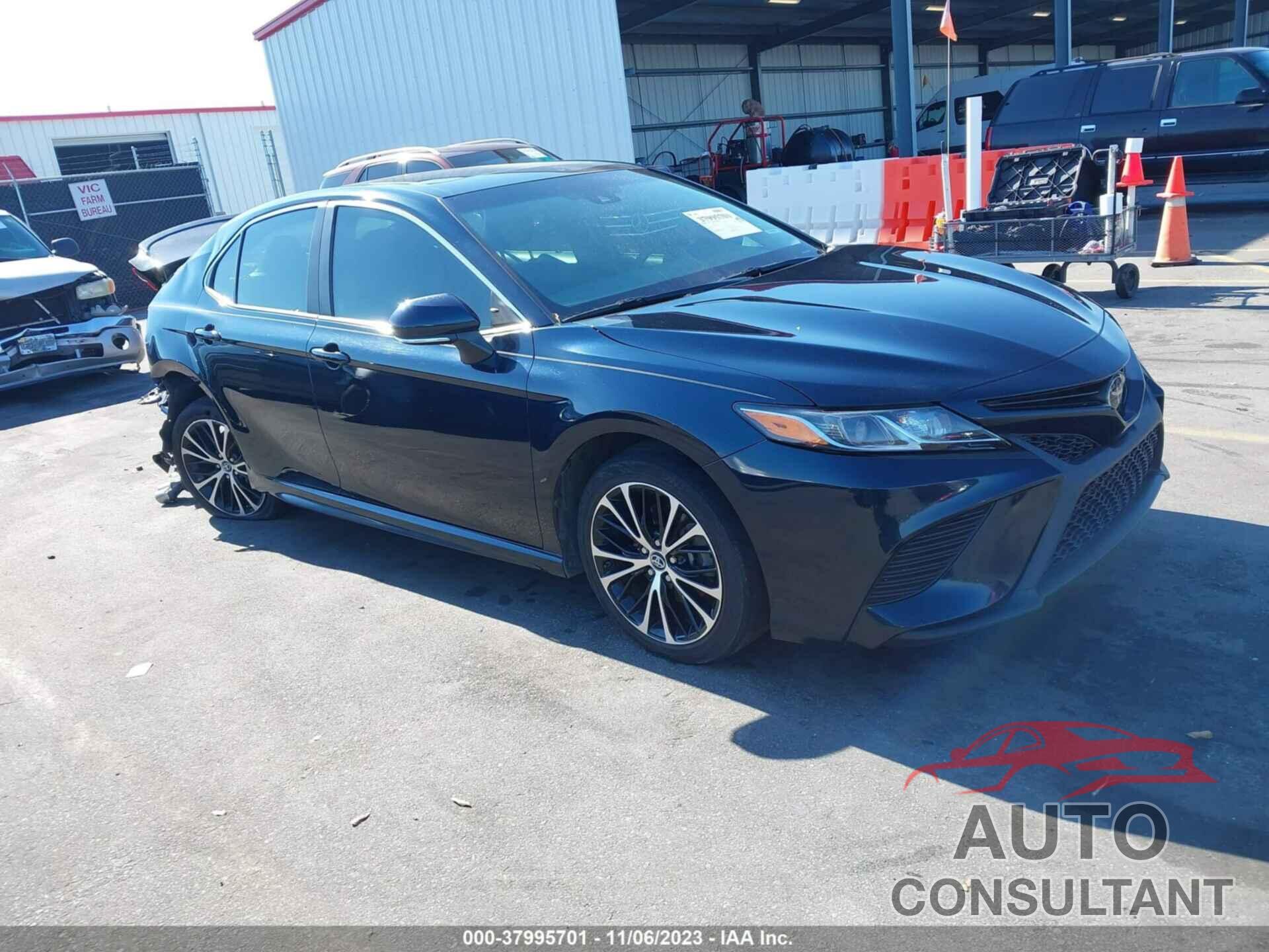 TOYOTA CAMRY 2018 - 4T1B11HK6JU608774