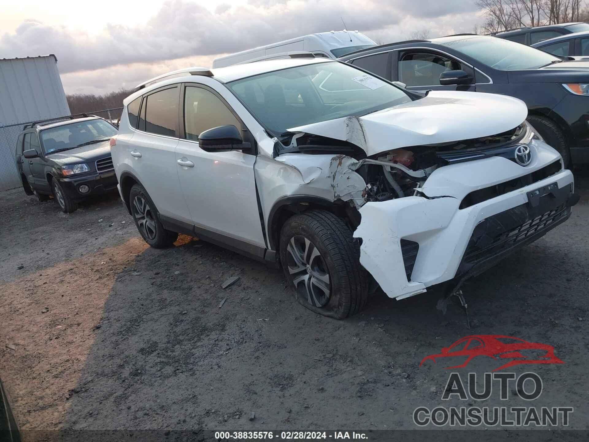 TOYOTA RAV4 2016 - JTMBFREV0GJ095423