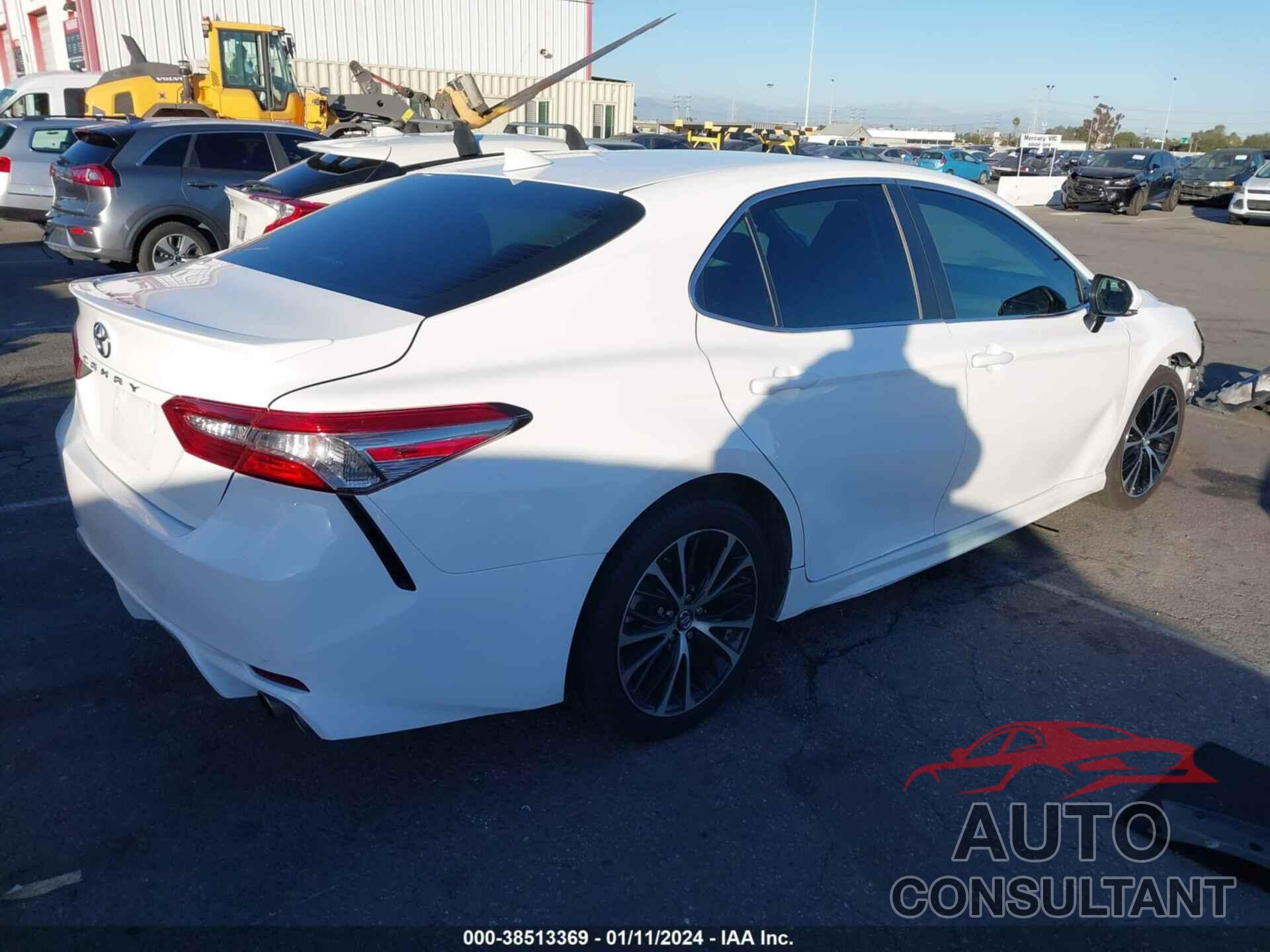 TOYOTA CAMRY 2018 - 4T1B11HK7JU570097