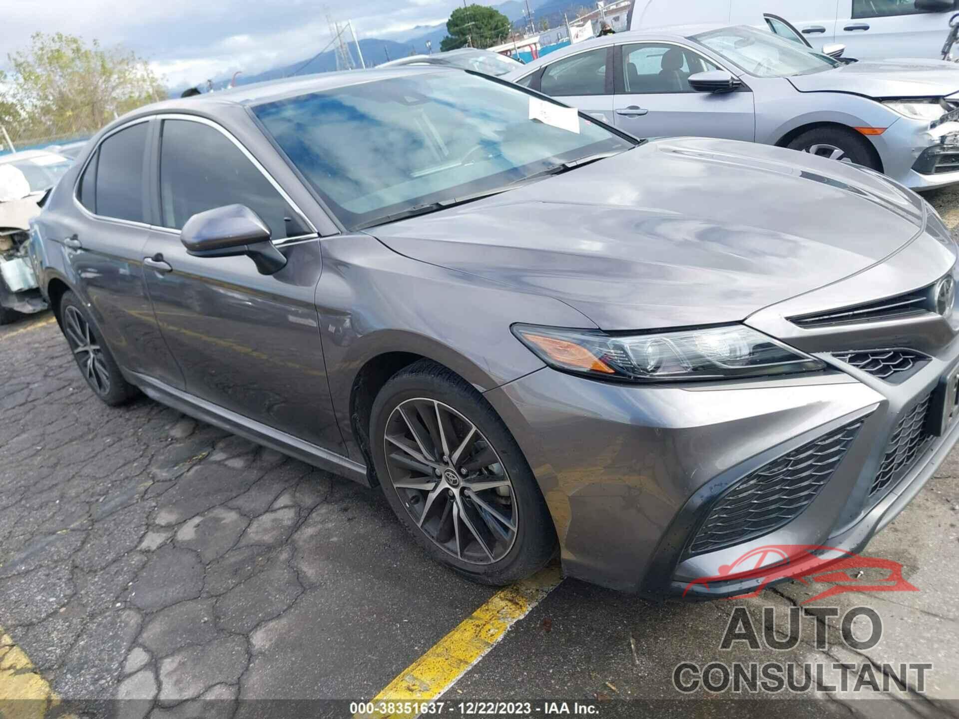 TOYOTA CAMRY 2021 - 4T1G11AK5MU580728