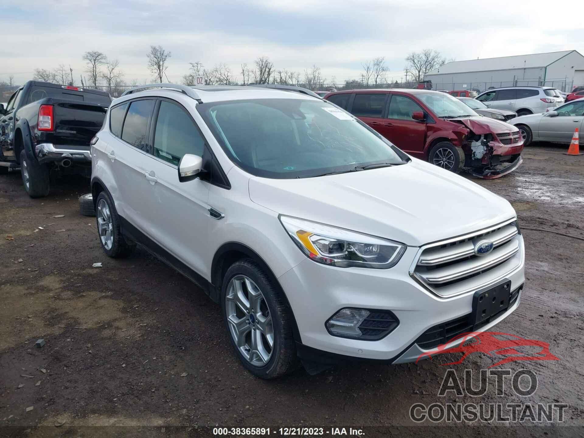 FORD ESCAPE 2017 - 1FMCU0JD6HUC85841