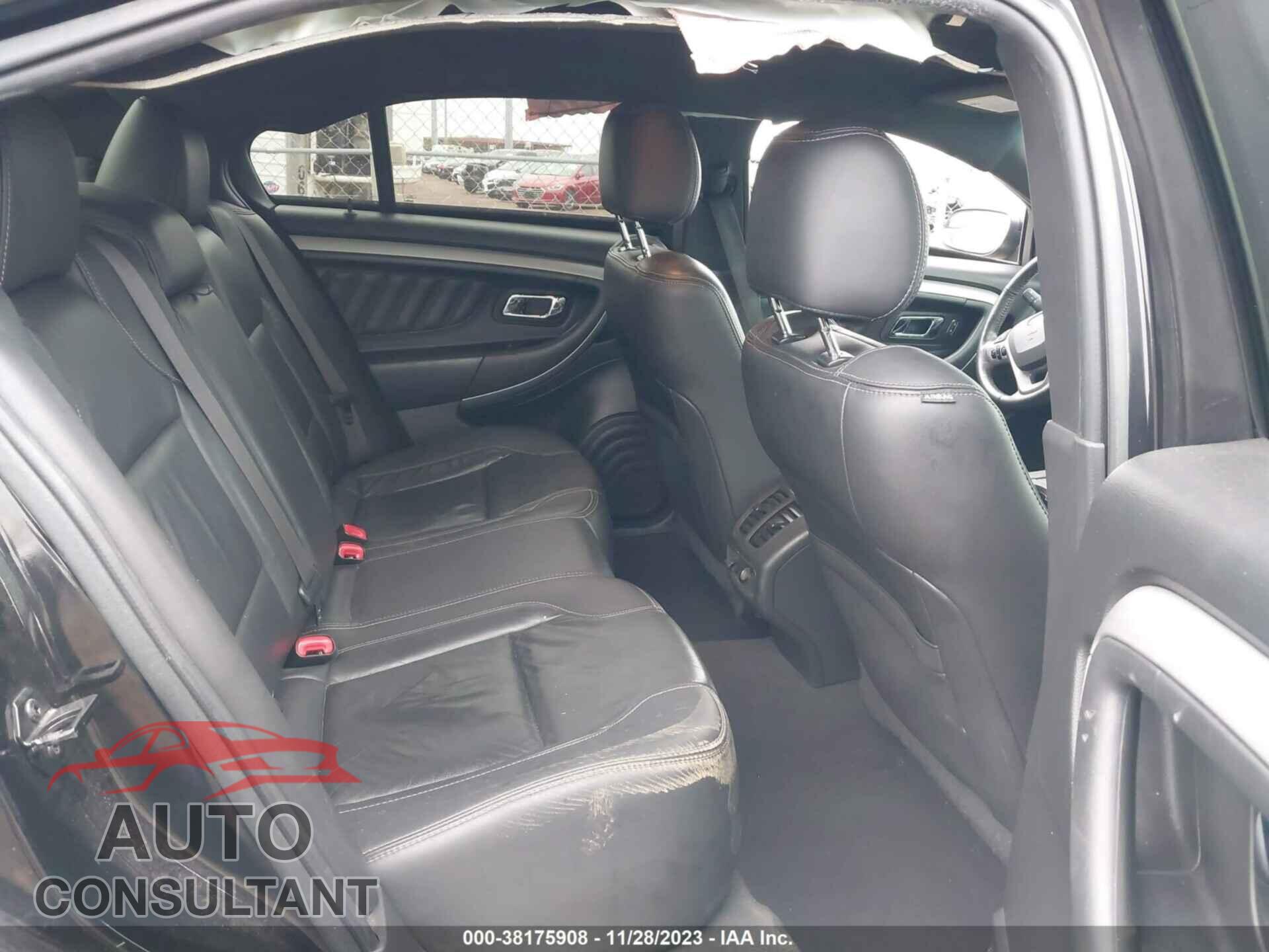 FORD TAURUS 2019 - 1FAHP2E82KG100982
