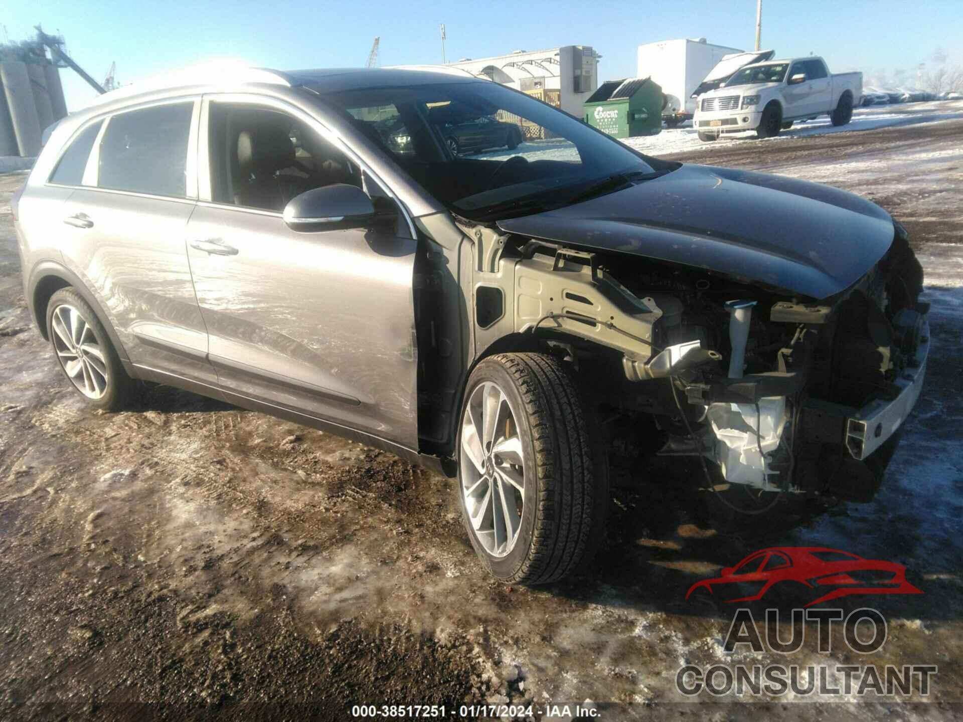 KIA NIRO 2018 - KNDCE3LC8J5132871