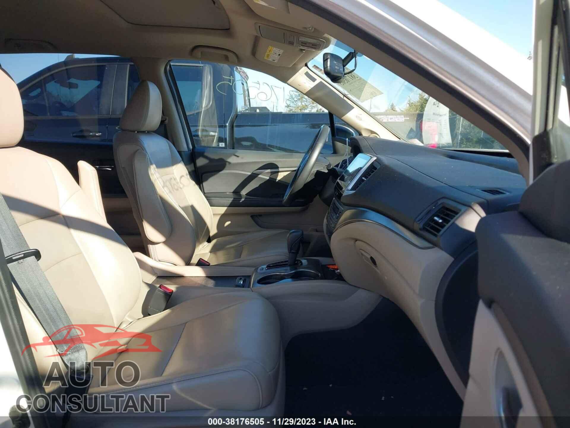 HONDA PILOT 2017 - 5FNYF6H52HB061593