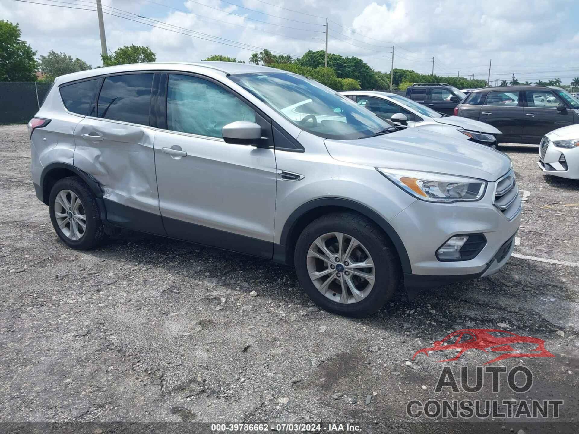 FORD ESCAPE 2017 - 1FMCU0GD9HUE17076