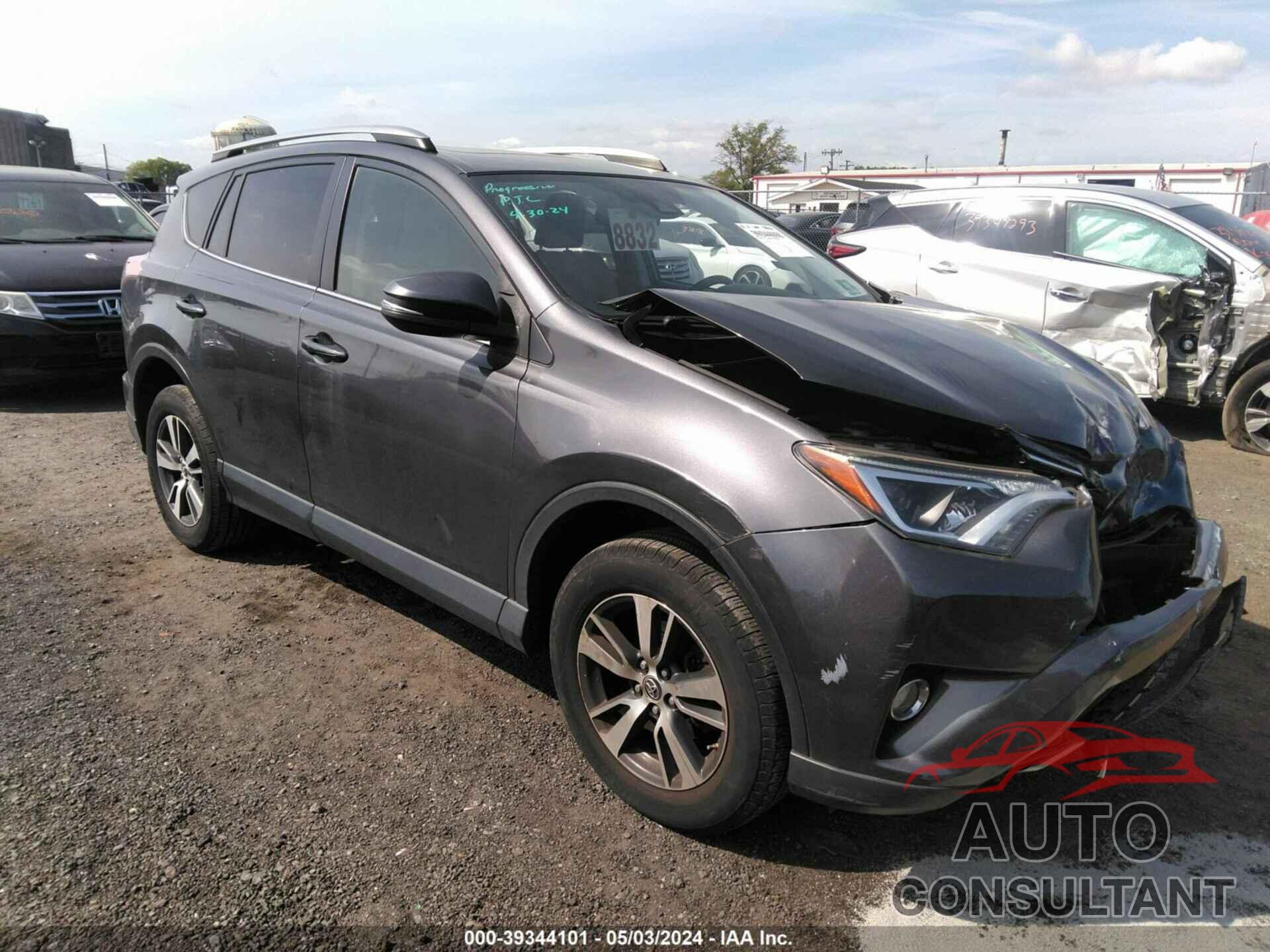 TOYOTA RAV4 2017 - JTMRFREV6HJ116291