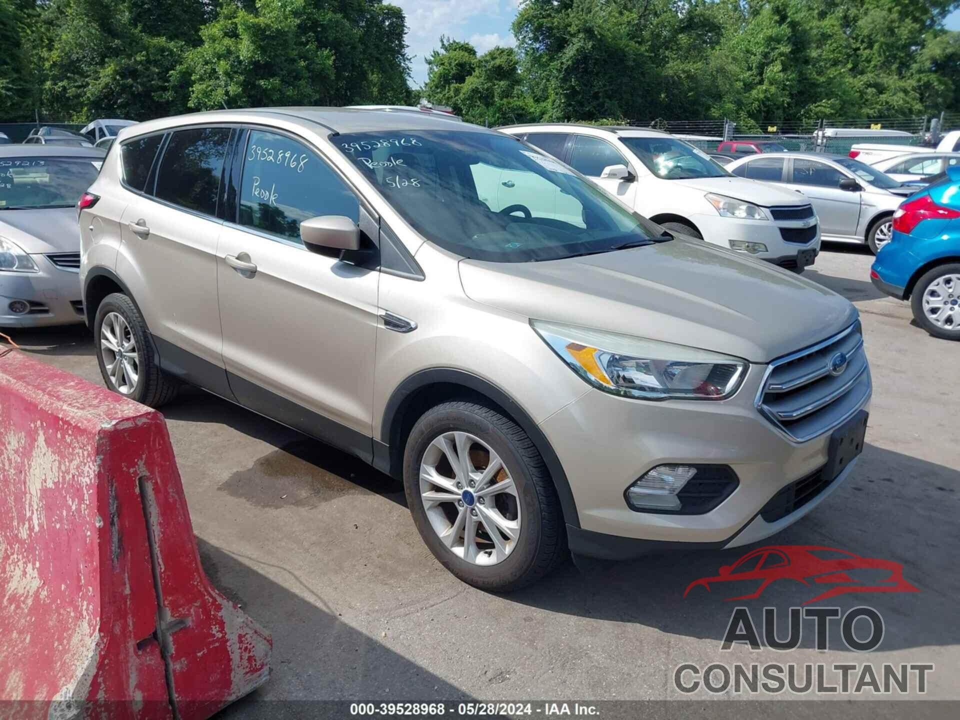 FORD ESCAPE 2017 - 1FMCU0GD0HUC31782