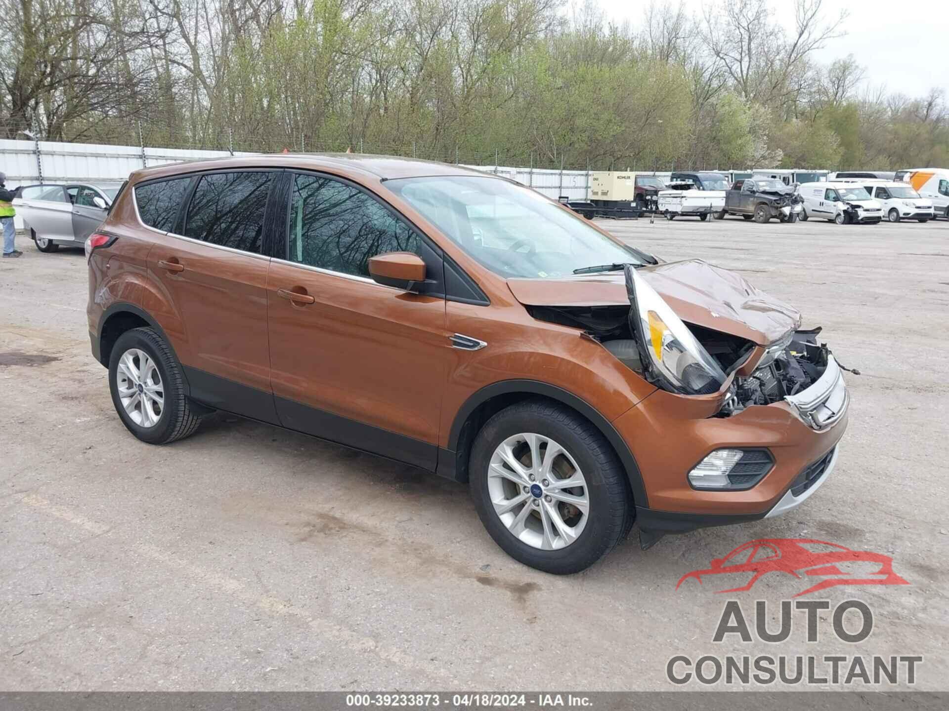 FORD ESCAPE 2017 - 1FMCU0GD5HUC47508
