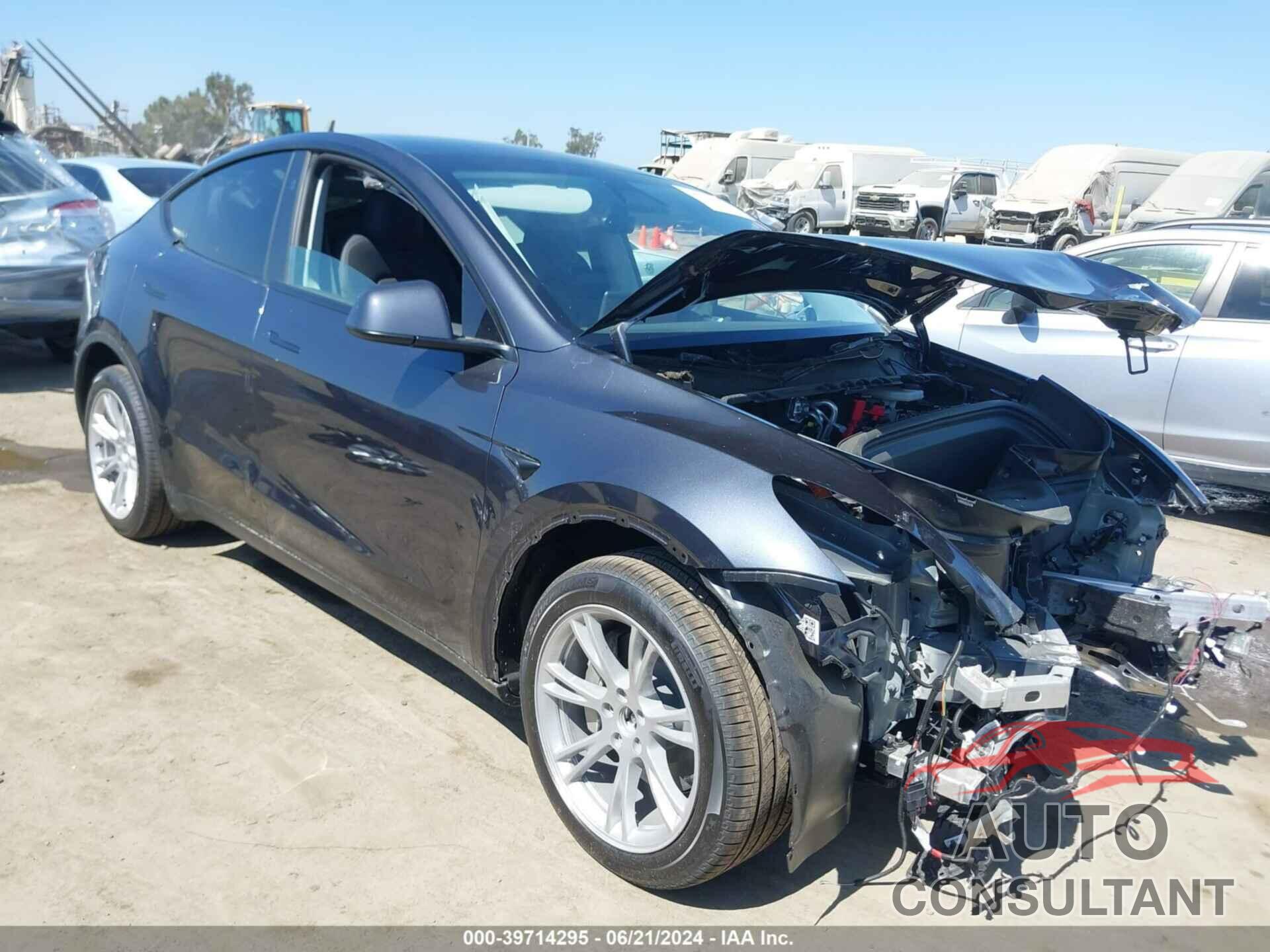 TESLA MODEL Y 2024 - 7SAYGDEE8RA232130