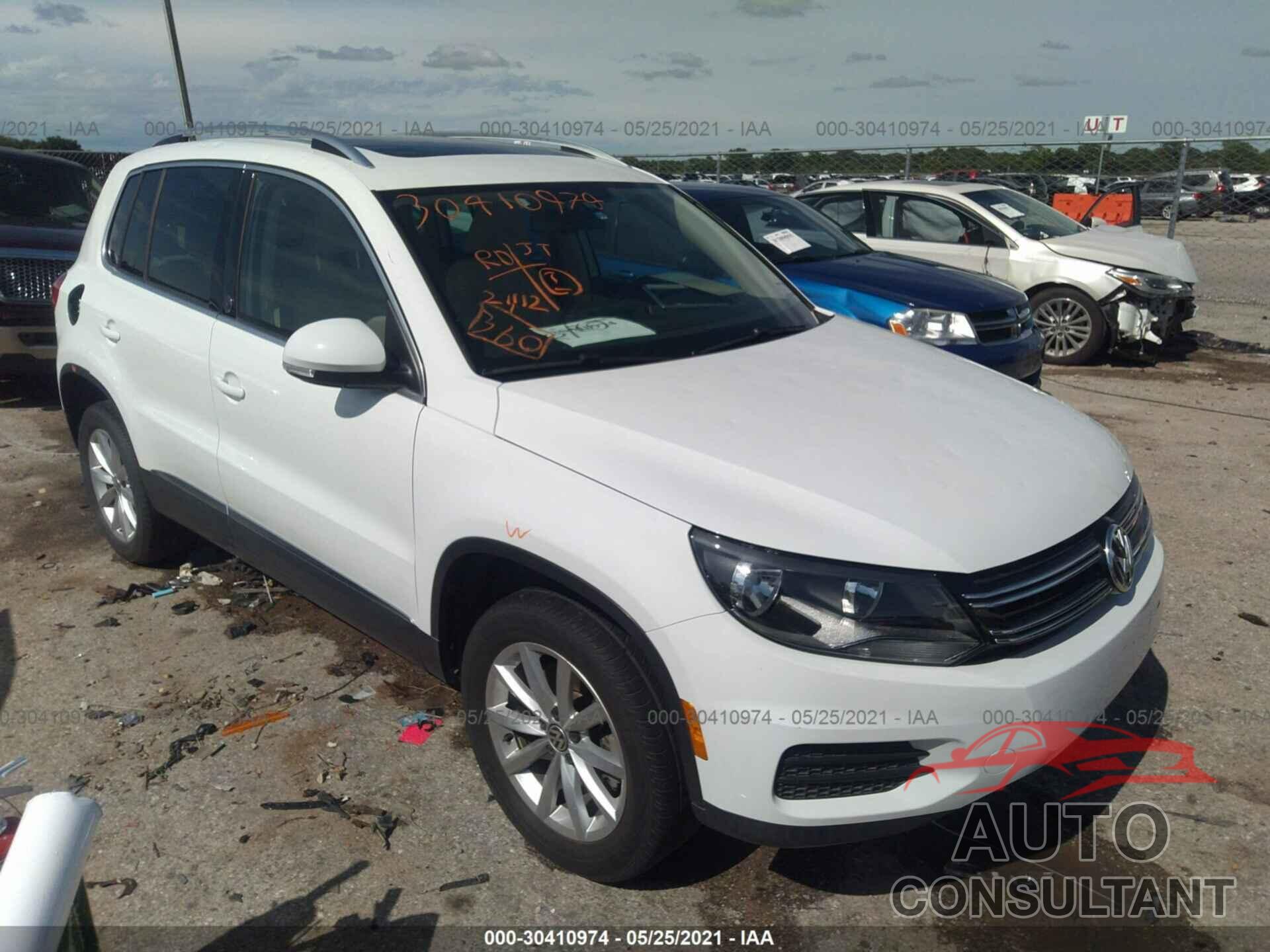 VOLKSWAGEN TIGUAN 2017 - WVGSV7AX6HK034616