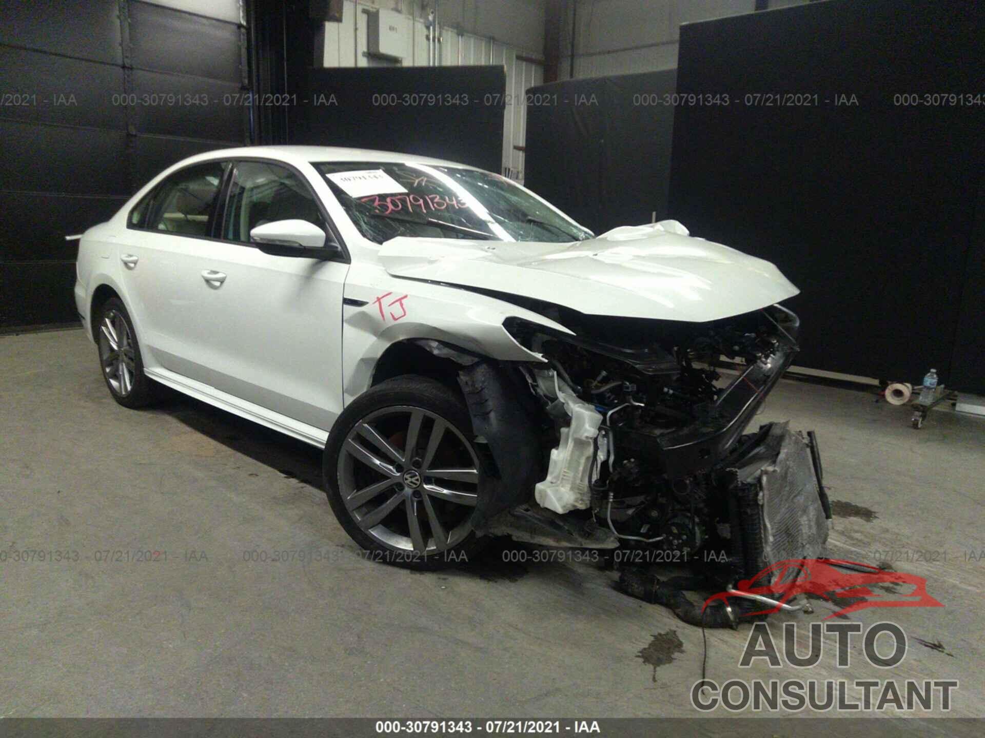 VOLKSWAGEN PASSAT 2018 - 1VWAA7A39JC037516