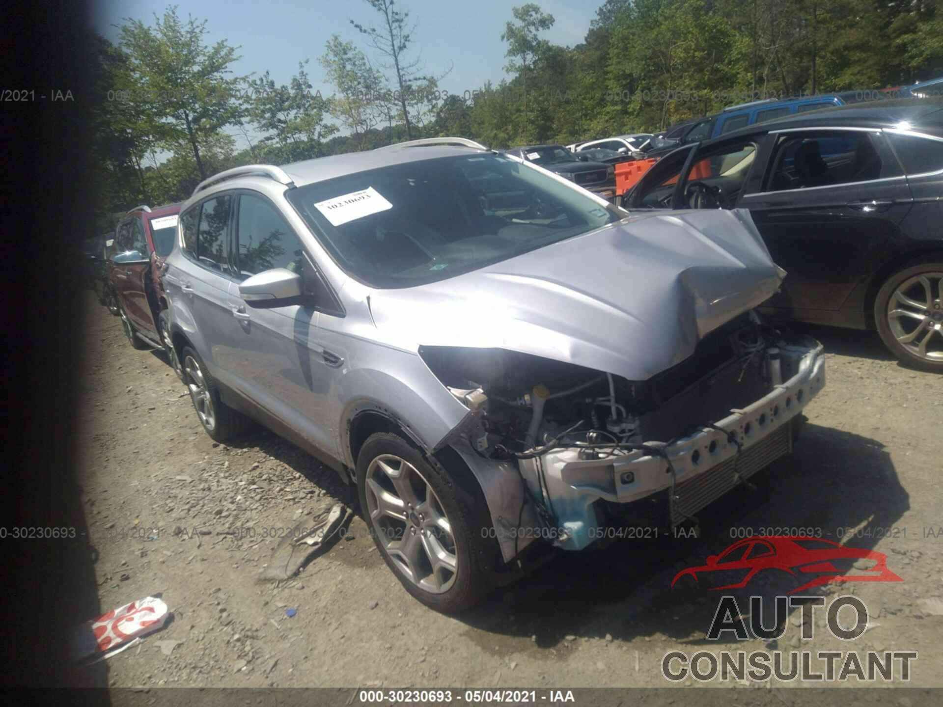 FORD ESCAPE 2017 - 1FMCU0J91HUA57869
