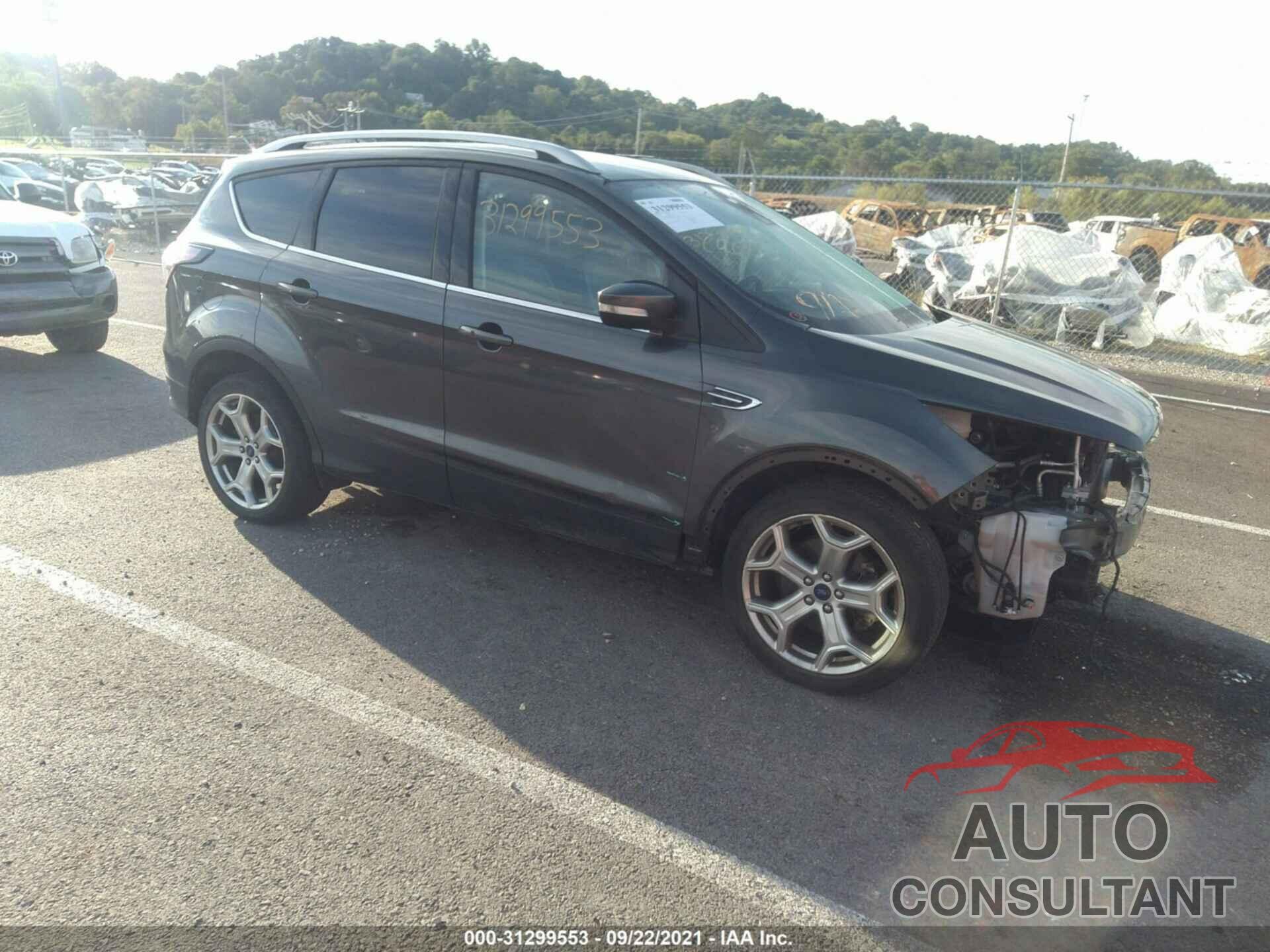 FORD ESCAPE 2017 - 1FMCU9J93HUA50345