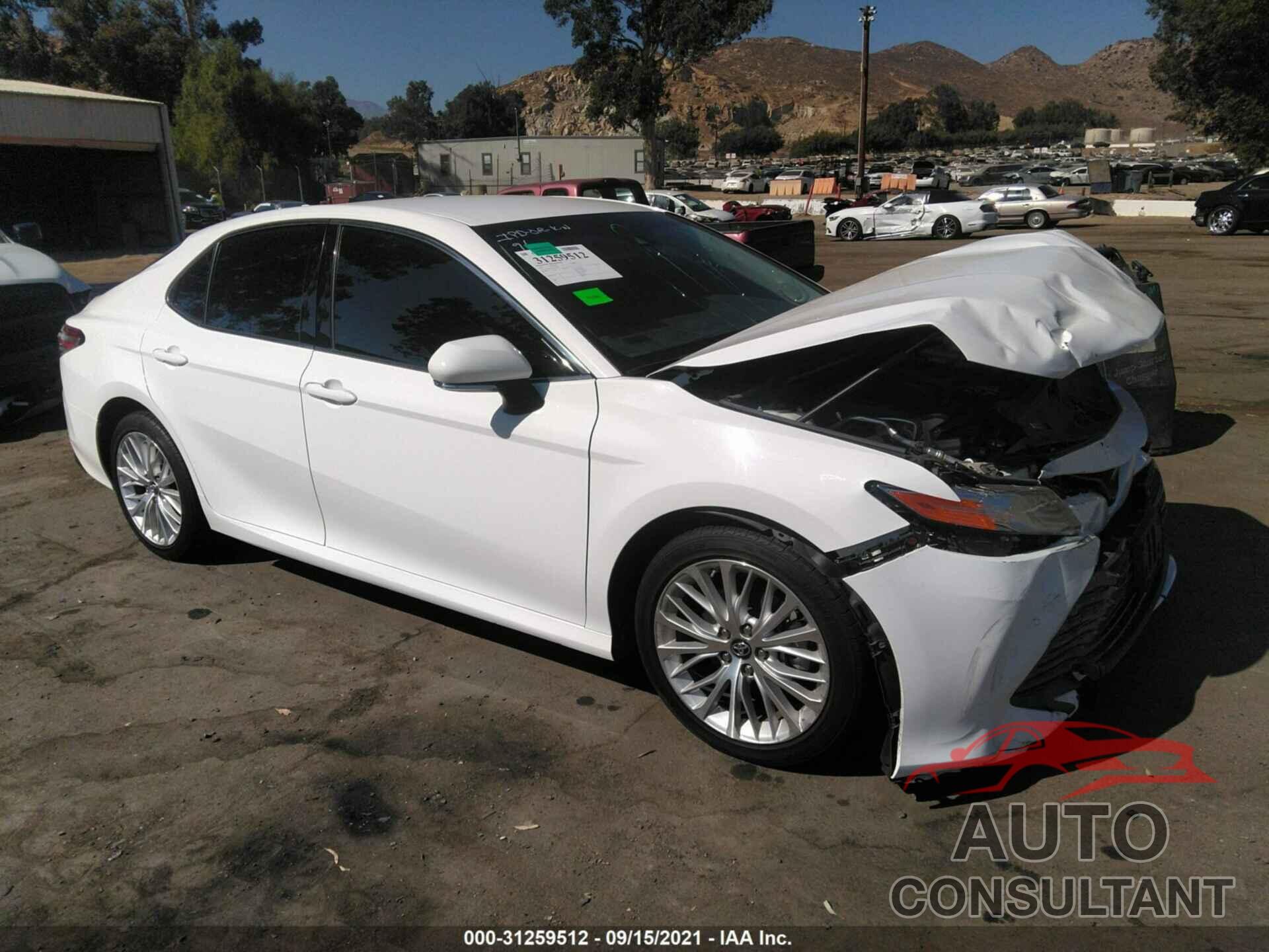 TOYOTA CAMRY 2018 - 4T1B11HK9JU034641
