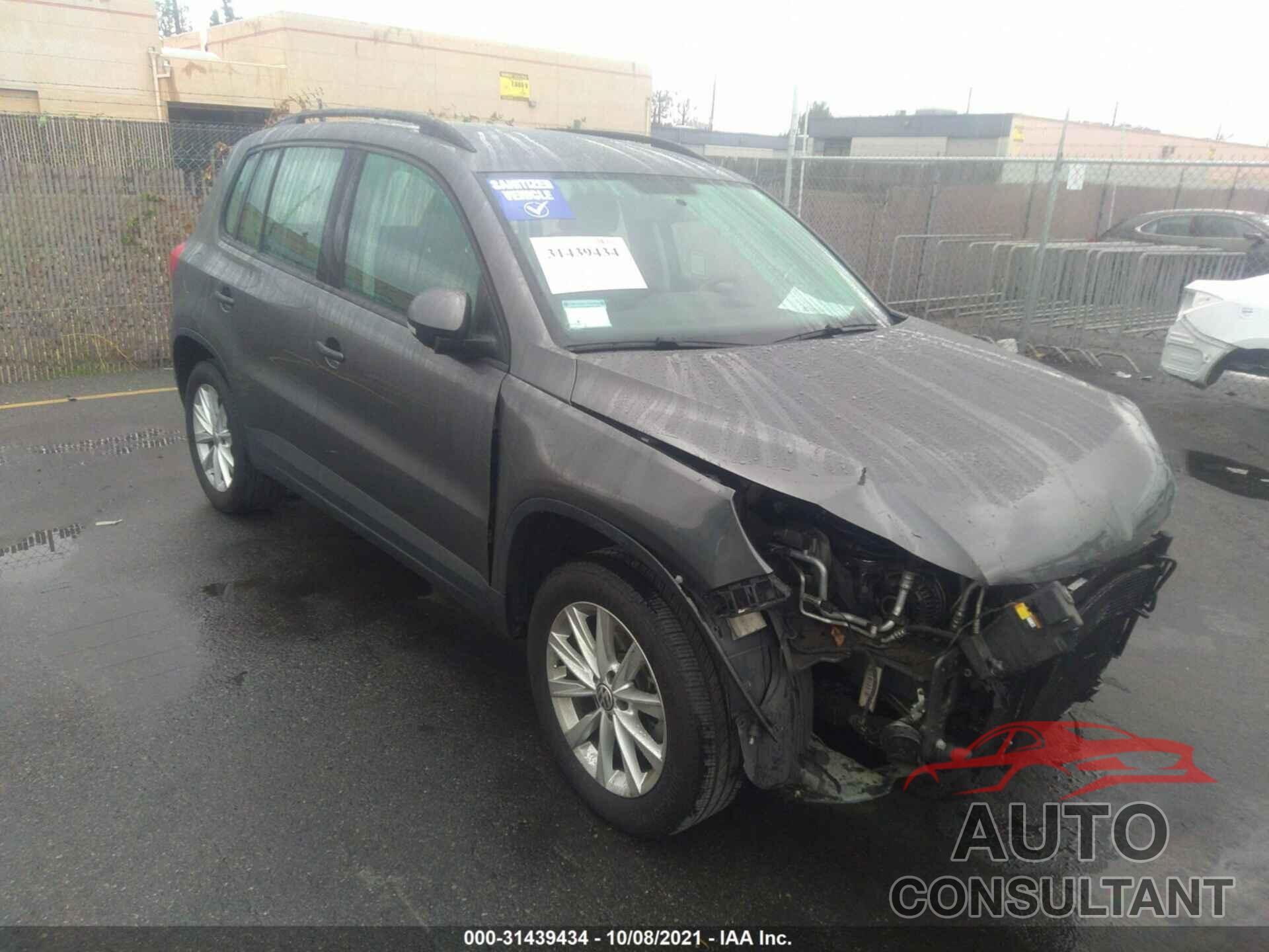 VOLKSWAGEN TIGUAN LIMITED 2018 - WVGAV7AX9JK002616