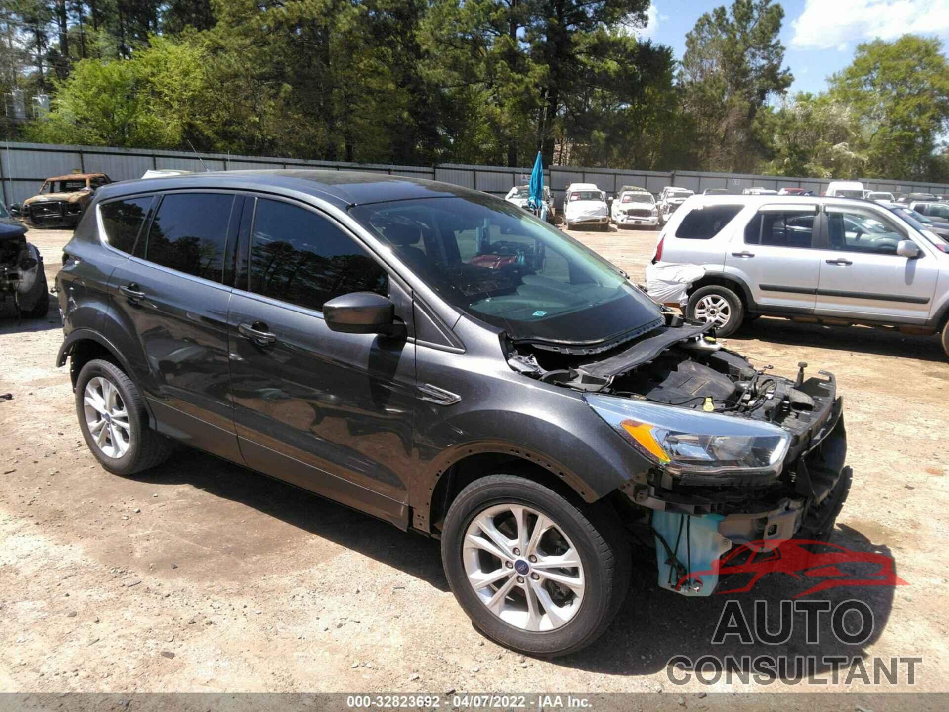 FORD ESCAPE 2017 - 1FMCU0G91HUE85626