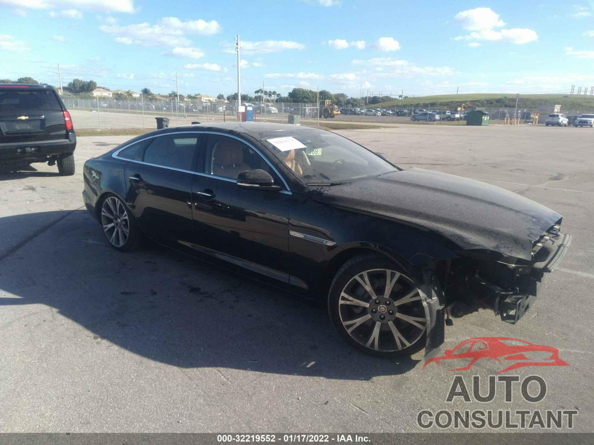 JAGUAR XJ 2017 - SAJWA2G77H8W07047