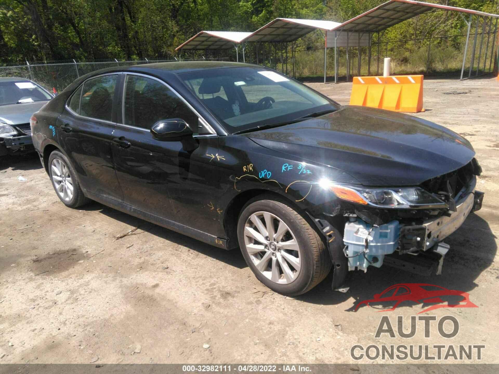 TOYOTA CAMRY 2018 - 4T1B11HK5JU598108