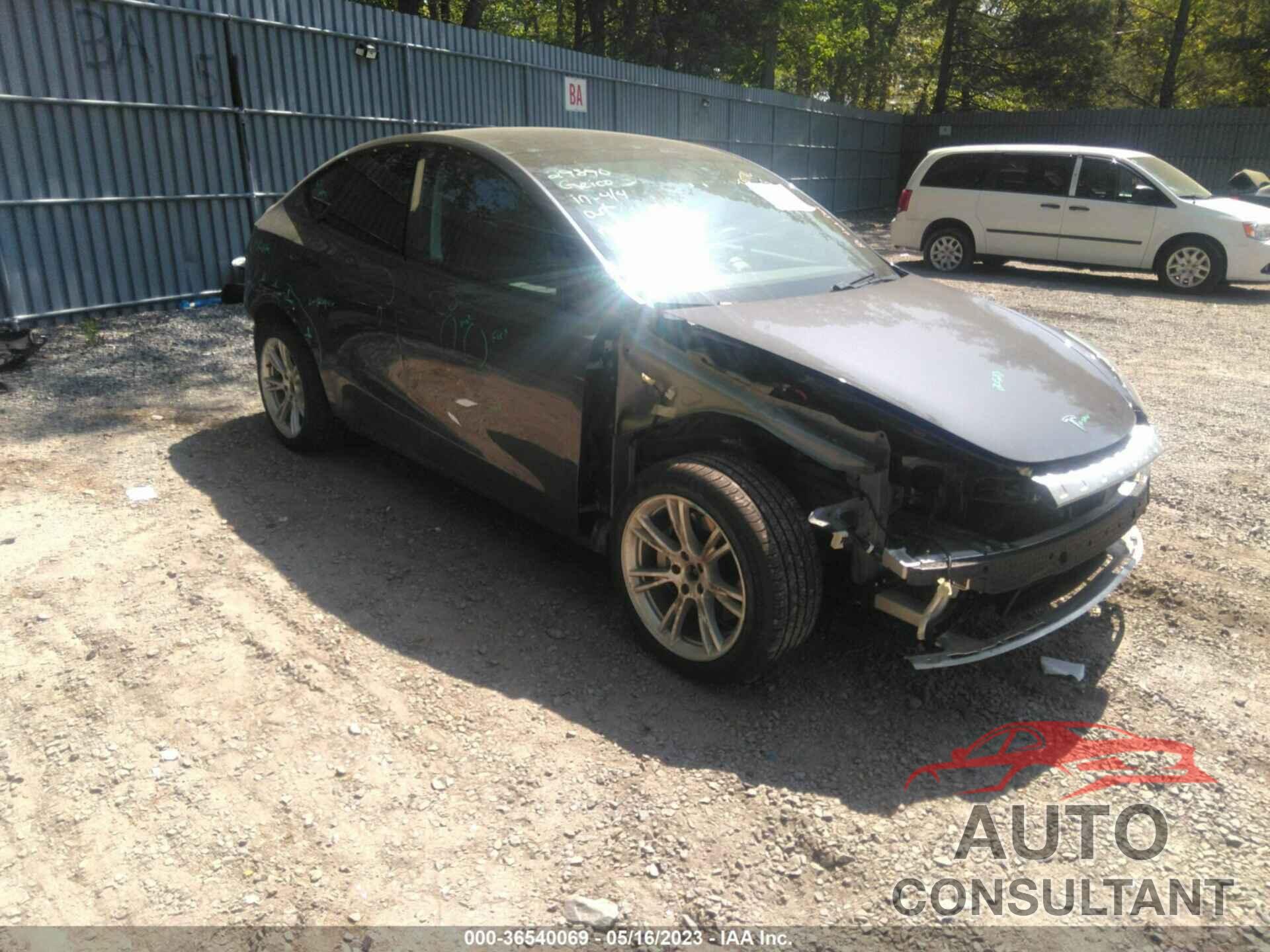 TESLA MODEL Y 2020 - 5YJYGDEE6LF031477
