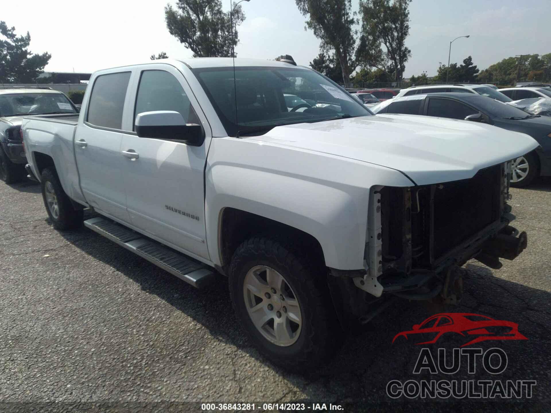 CHEVROLET SILVERADO 1500 2018 - 1GCPCREC4JF152049