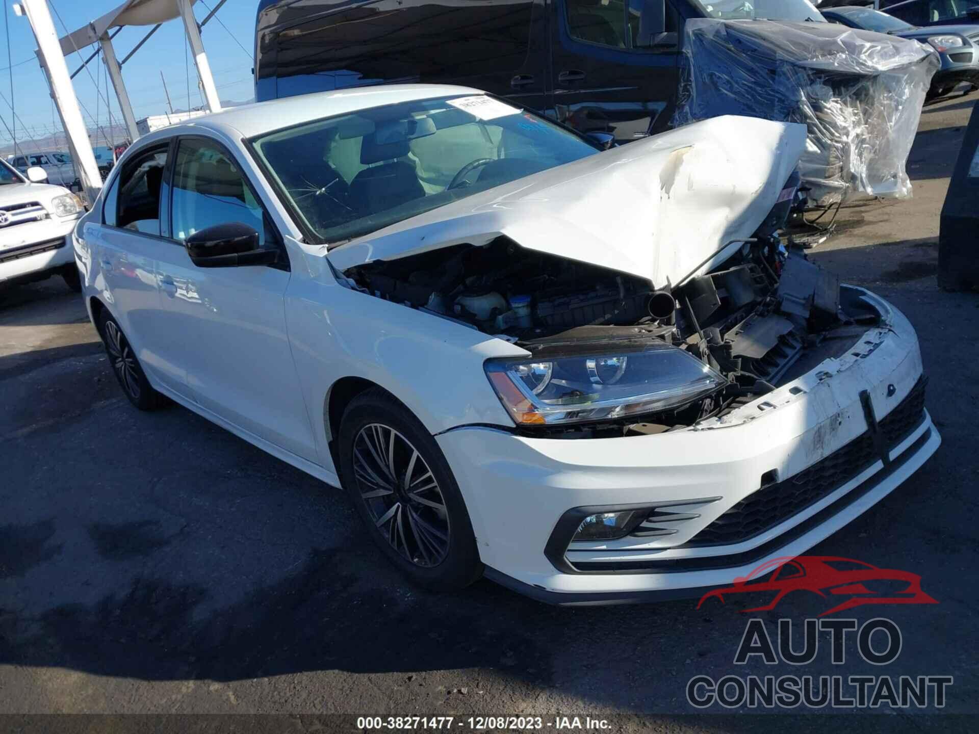 VOLKSWAGEN JETTA 2018 - 3VWDB7AJ8JM219053