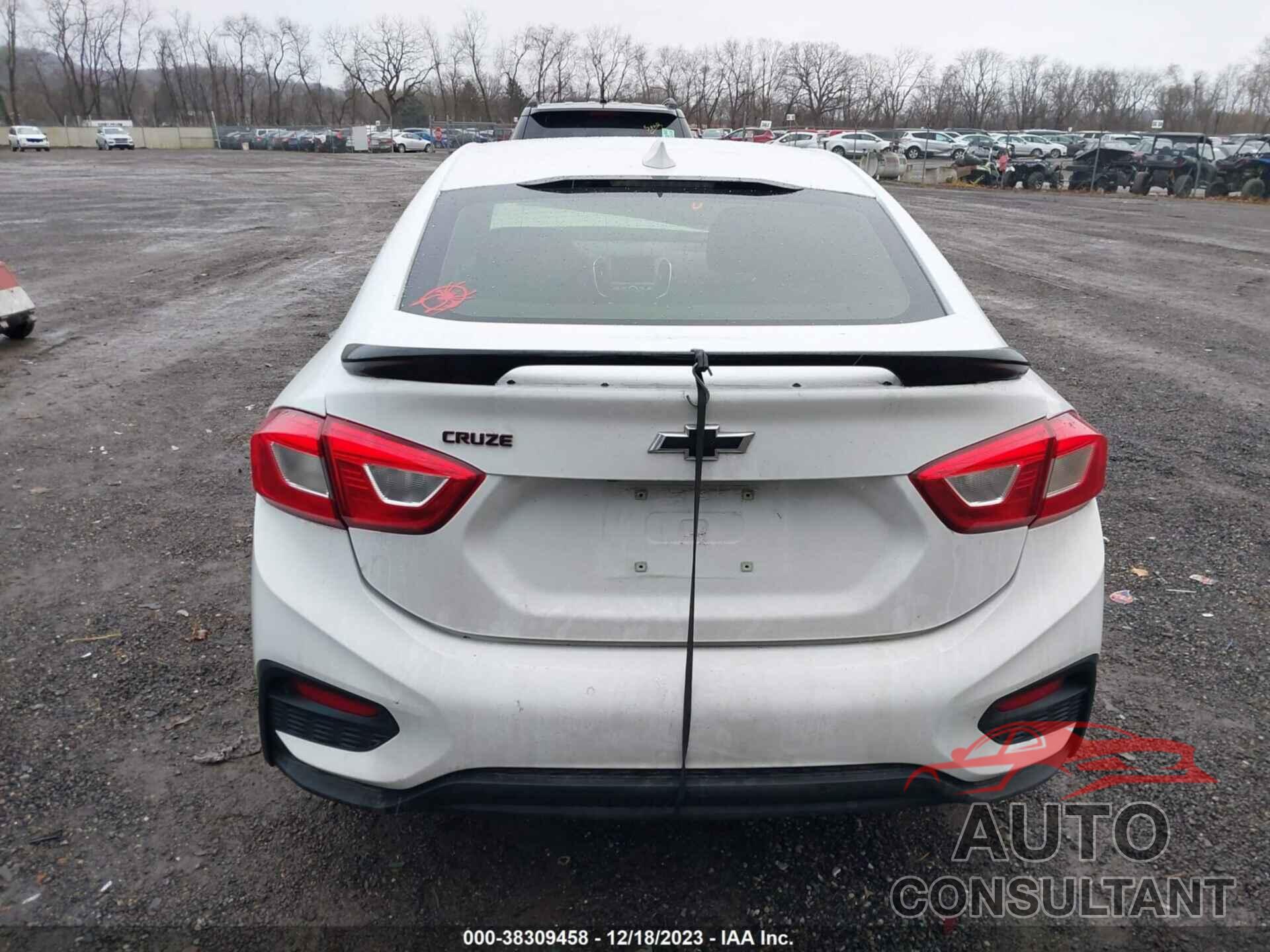 CHEVROLET CRUZE 2018 - 1G1BE5SM9J7212095