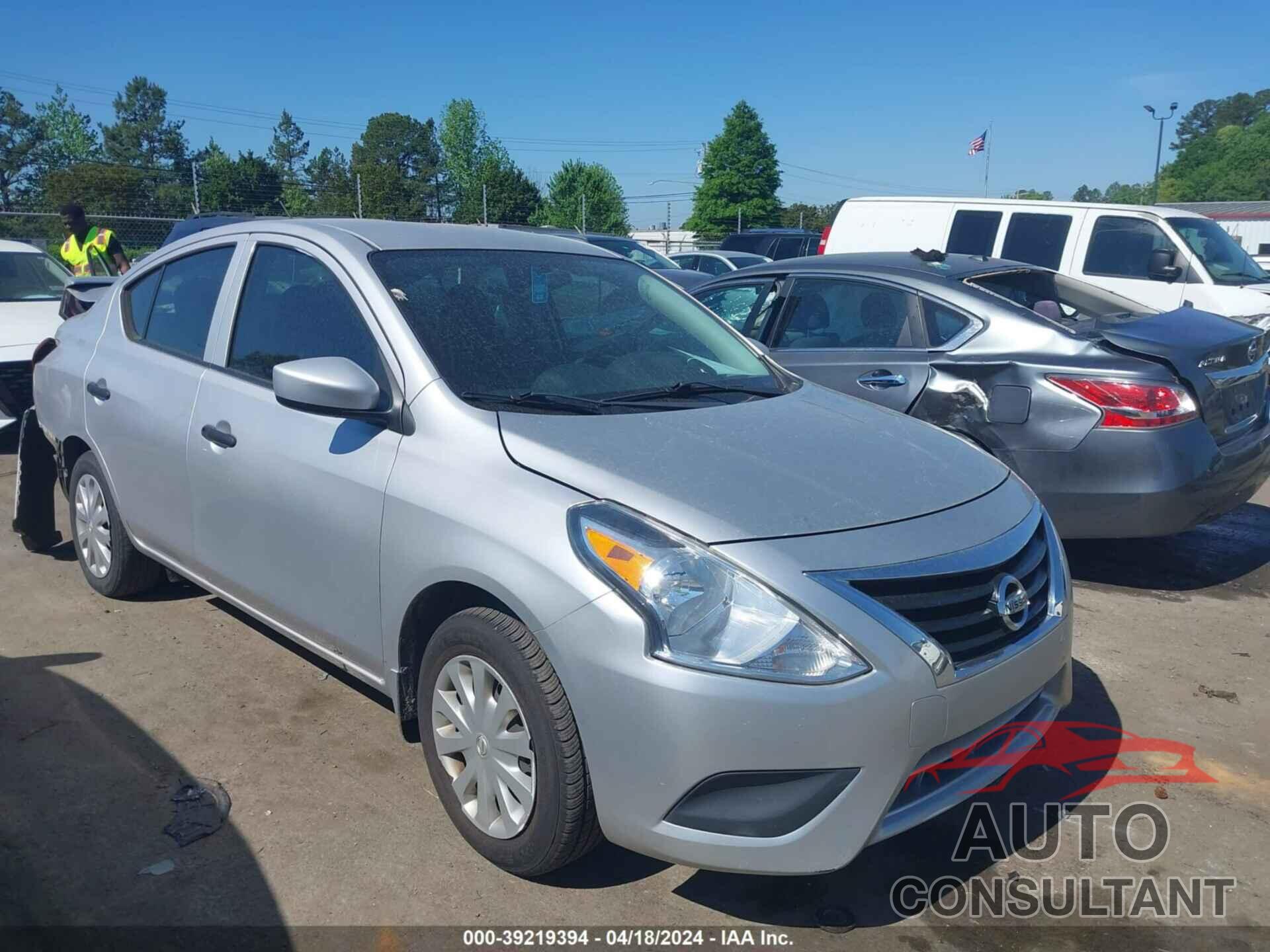 NISSAN VERSA 2017 - 3N1CN7AP4HL846393