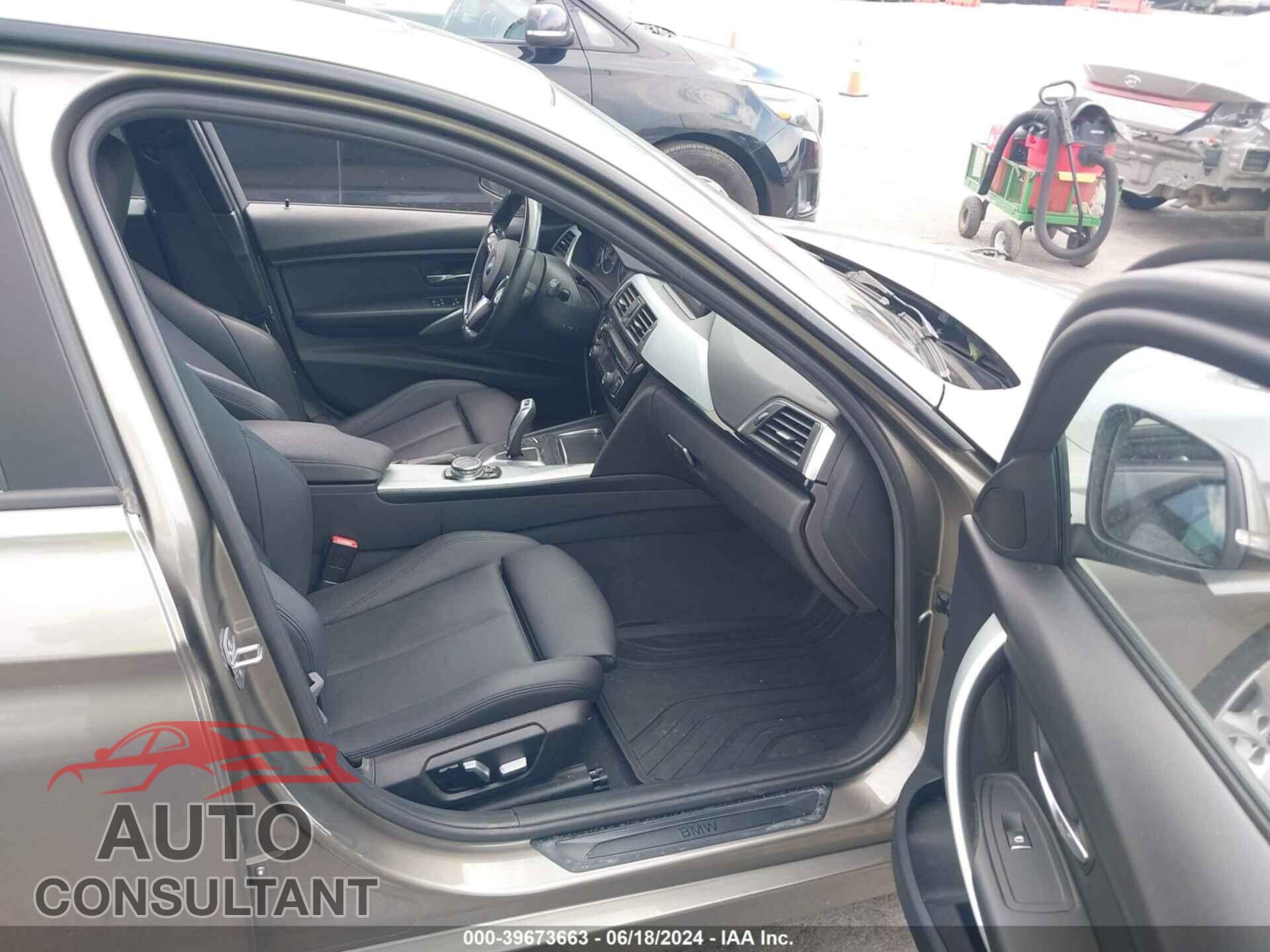 BMW 320I 2016 - WBA8E5G55GNU21953
