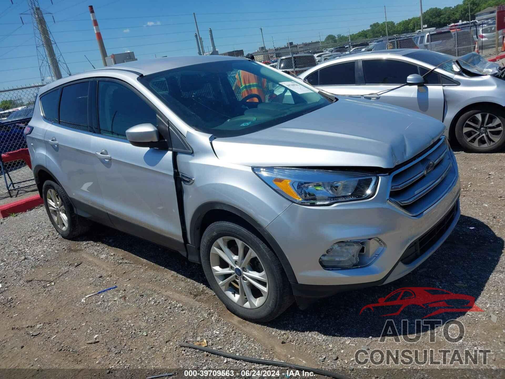 FORD ESCAPE 2017 - 1FMCU0GD0HUC63048