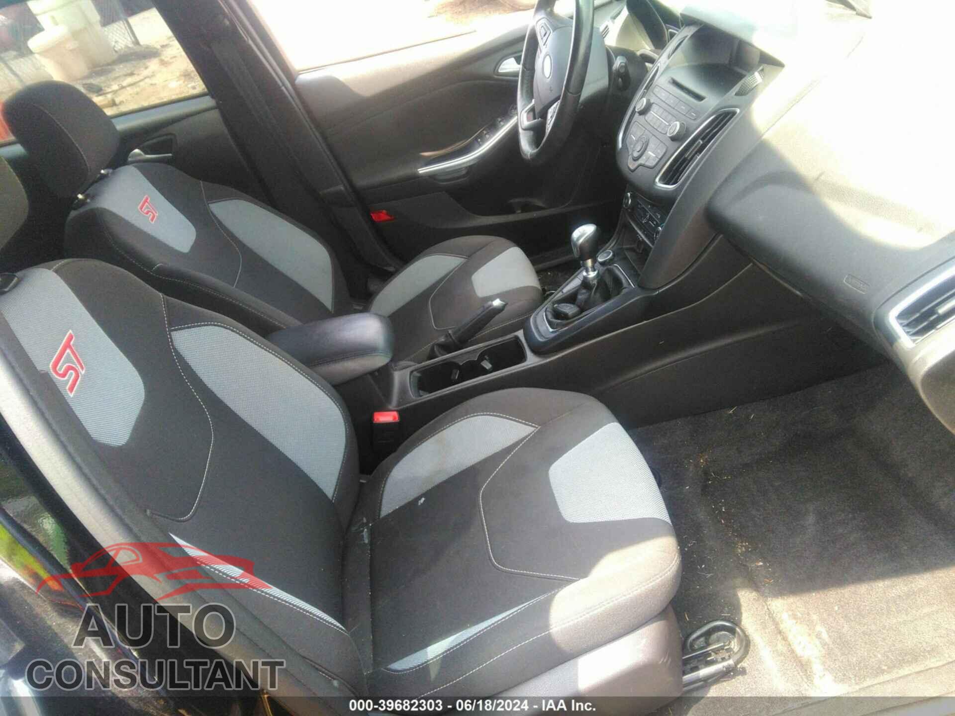 FORD FOCUS ST 2017 - 1FADP3L95HL336932