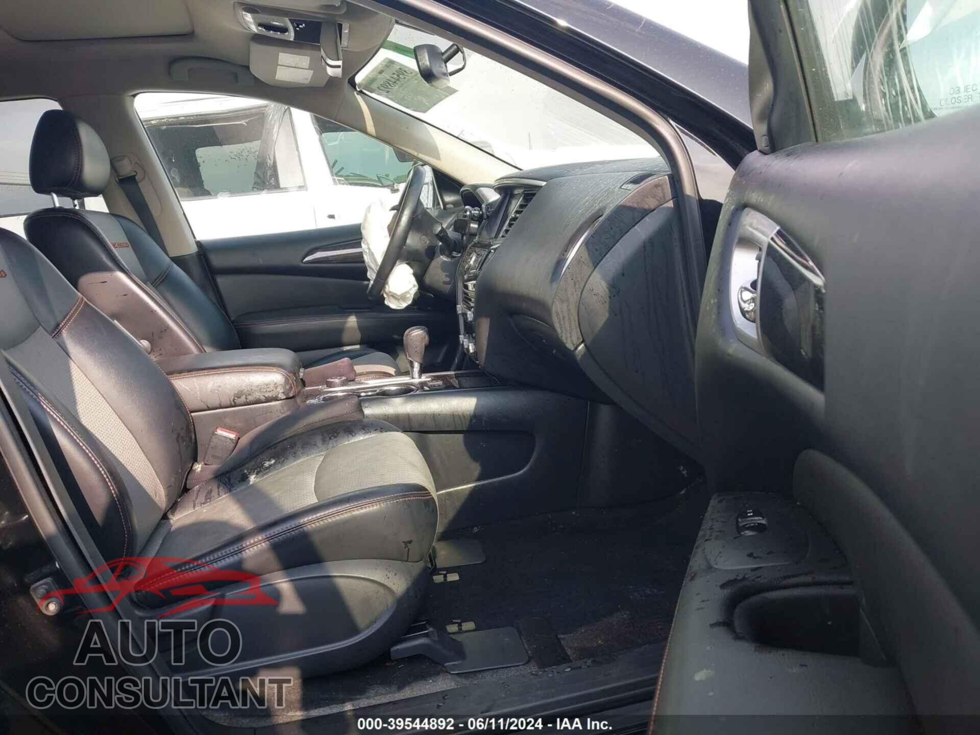 NISSAN PATHFINDER 2019 - 5N1DR2MM2KC624895