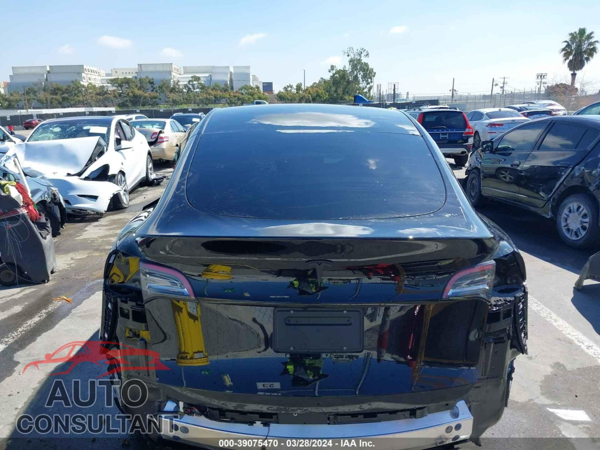 TESLA MODEL Y 2024 - 7SAYGDED5RF010199