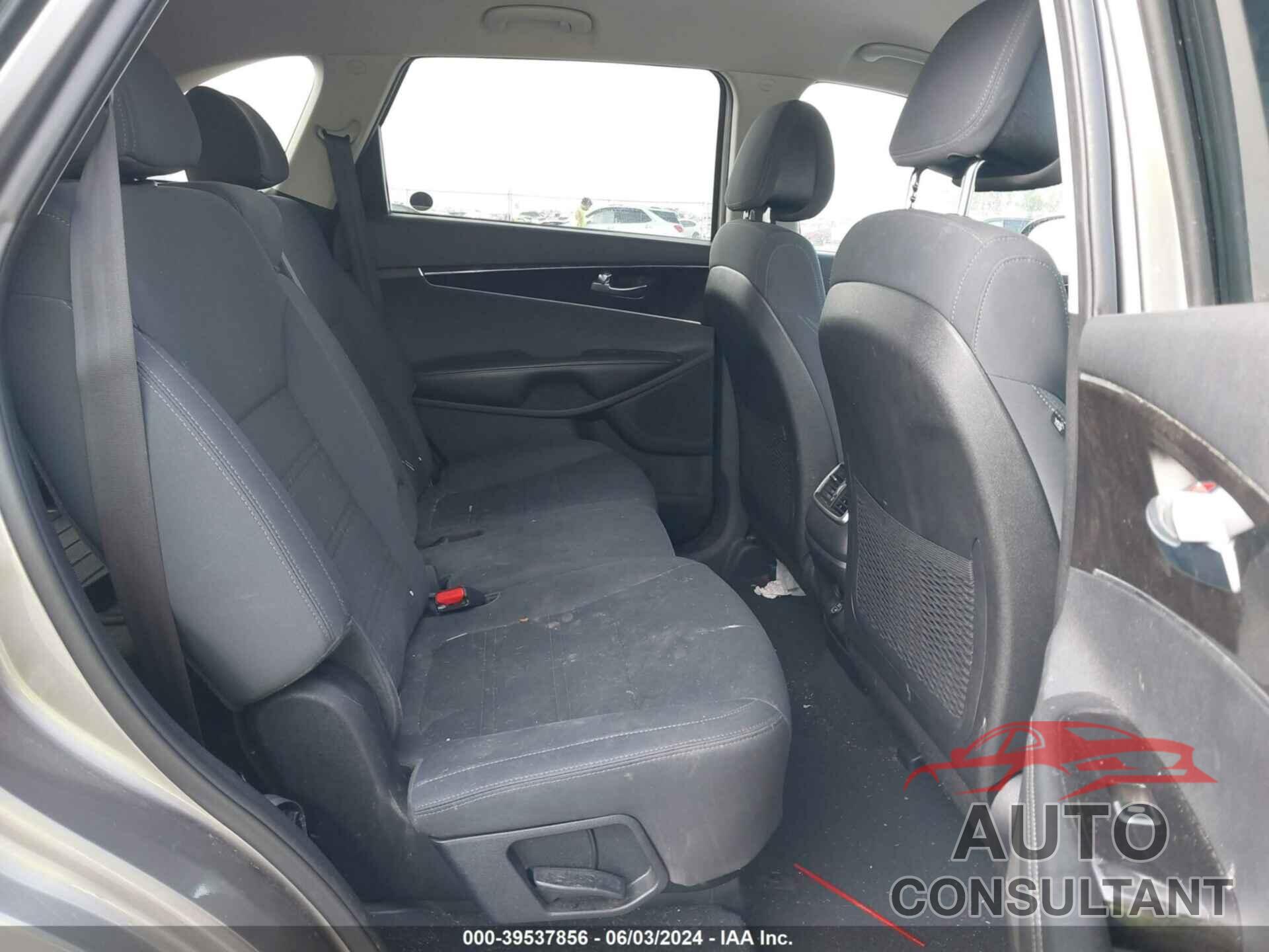 KIA SORENTO 2016 - 5XYPGDA50GG037808